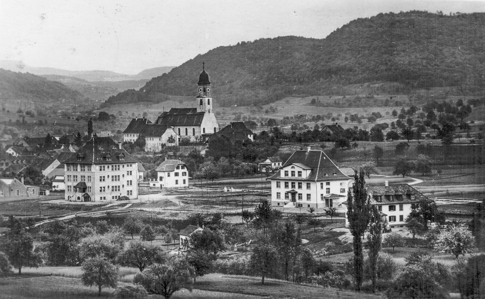 1926 Schule Dorf mit kath. Kirche