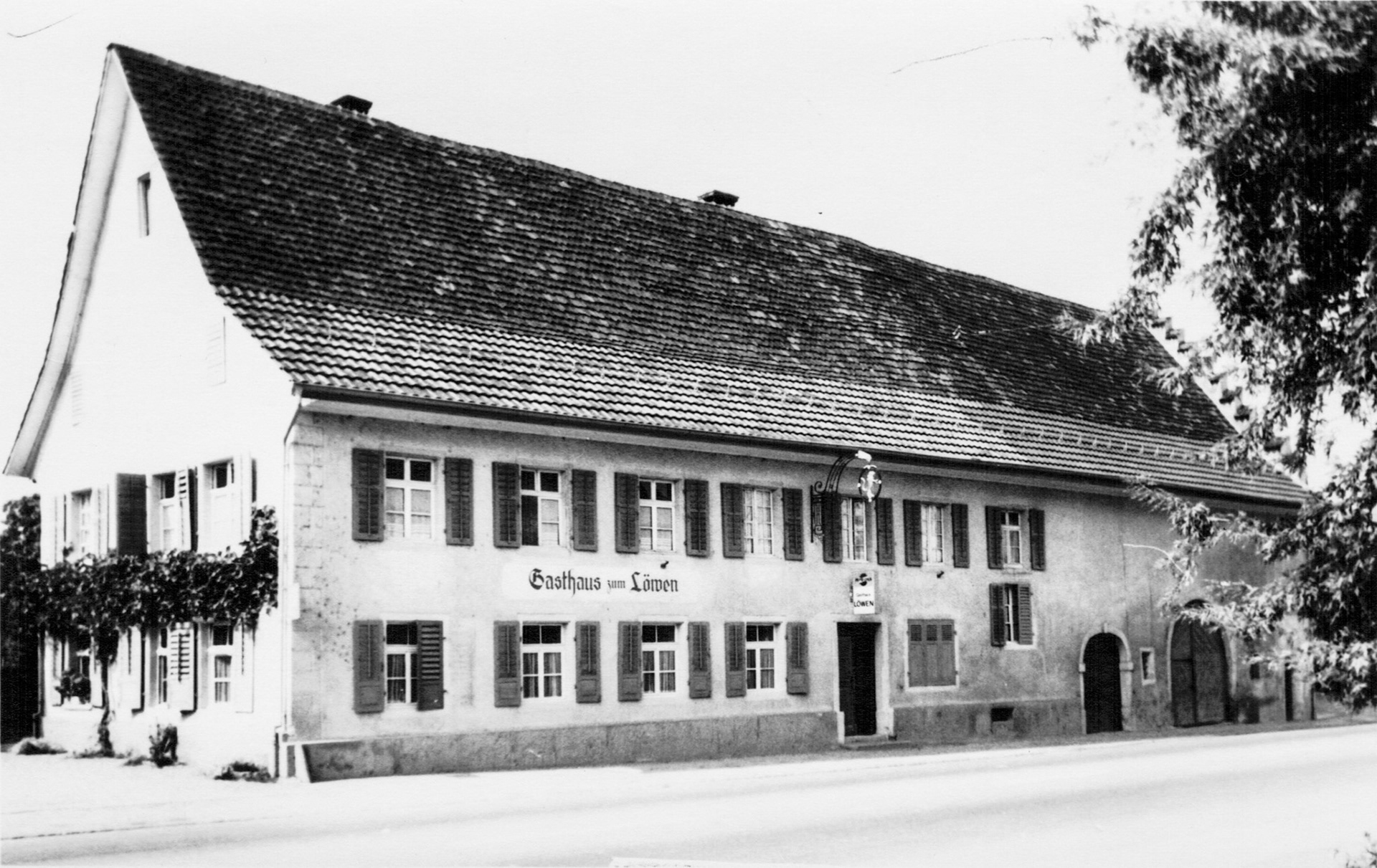 1950 Hauptstrasse 44 Hotel Löwen (Migros)