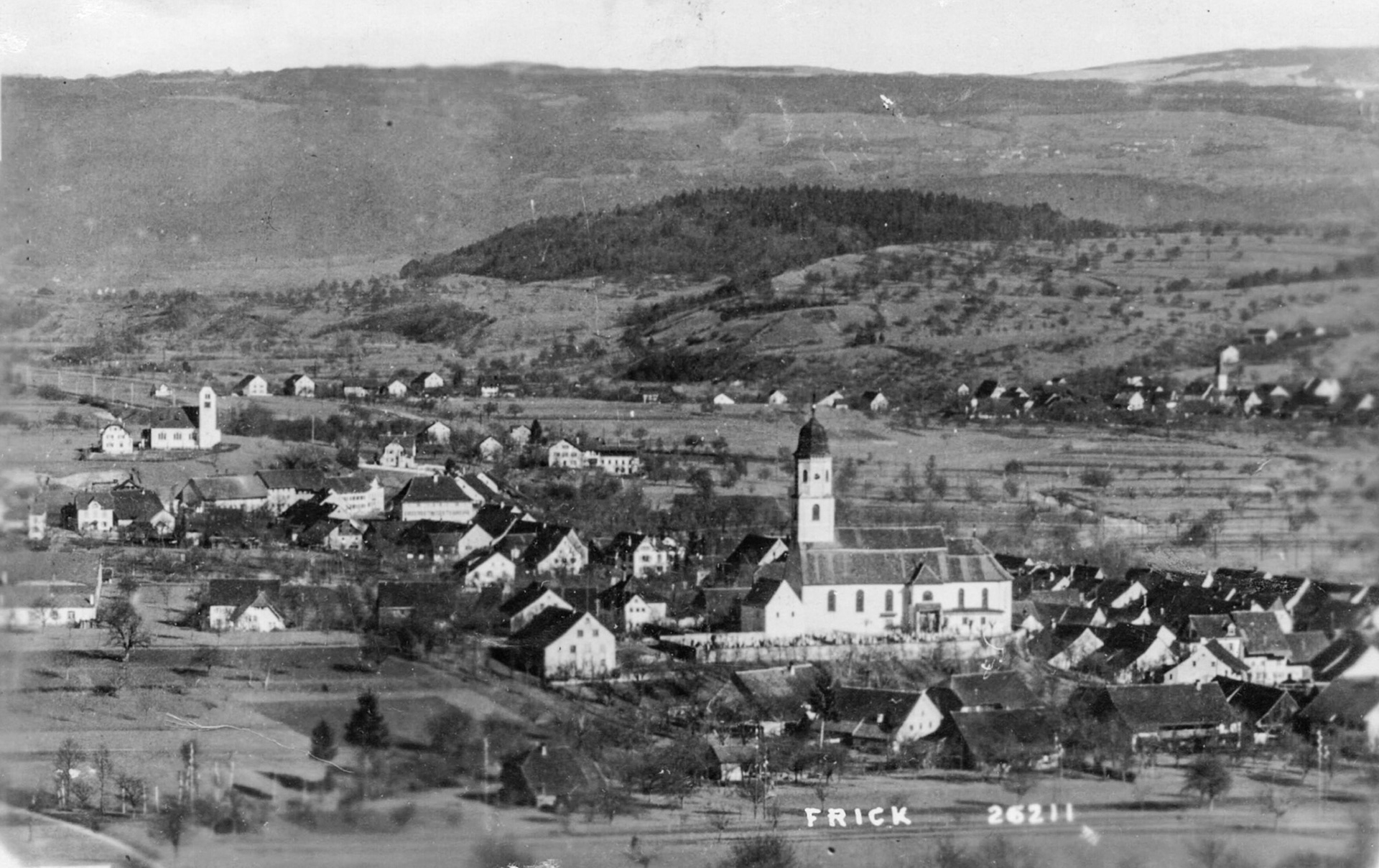 1937 Dorfansicht mit kath. Kirche