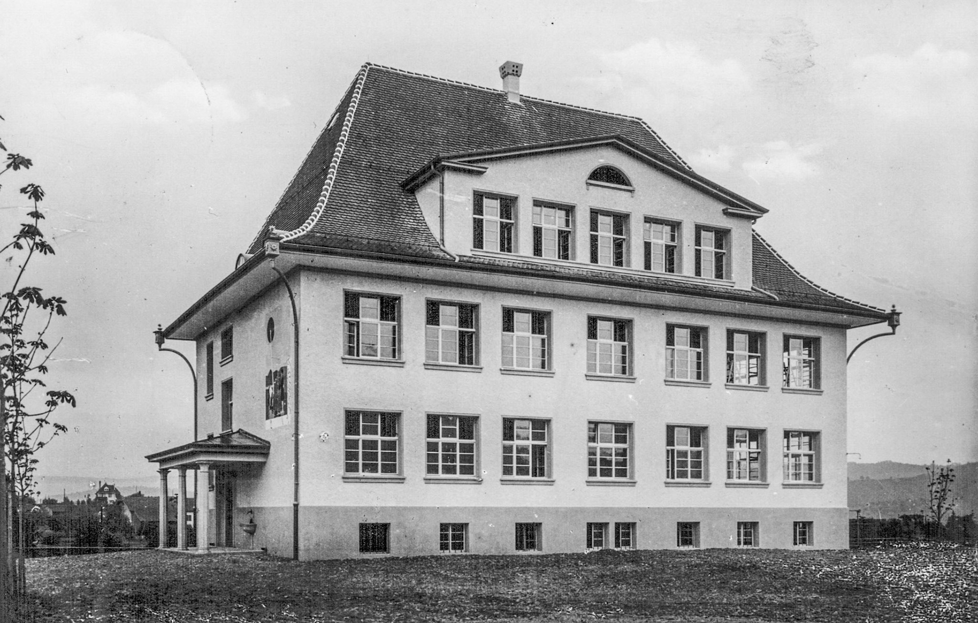 1935 Schulhaus 1925 (Schule Dorf)