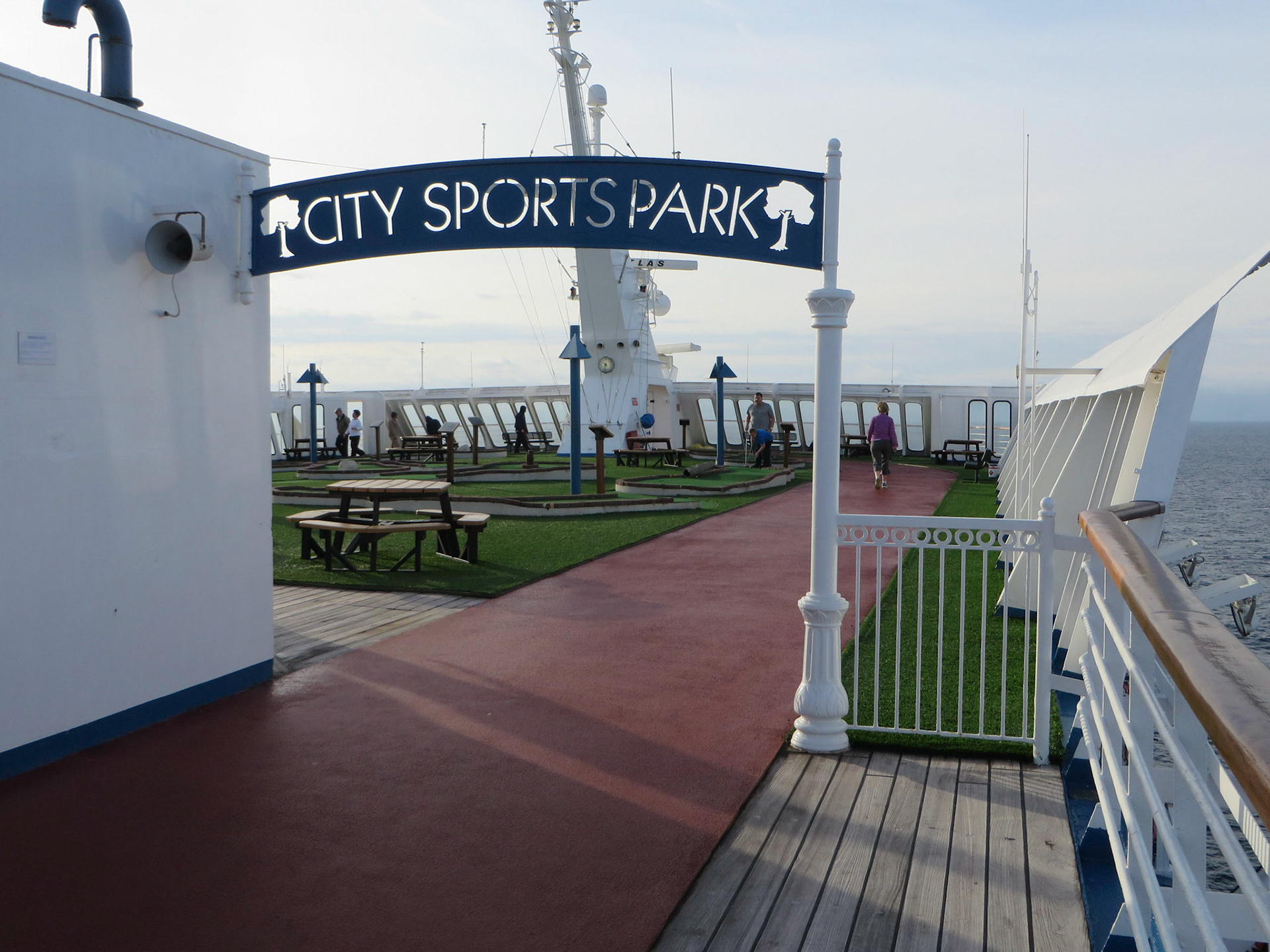 The sun deck featured mini golf and a jogging track.