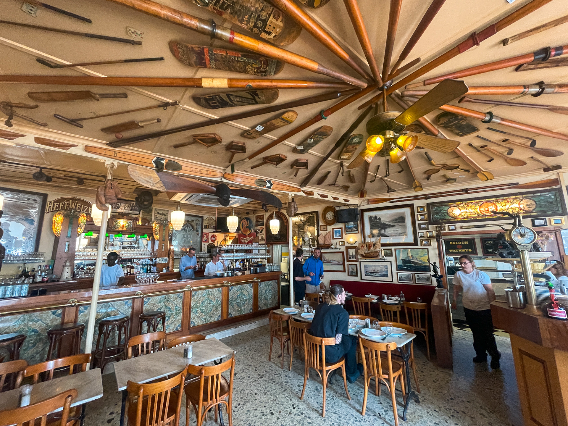 inside Cafe de Commerce