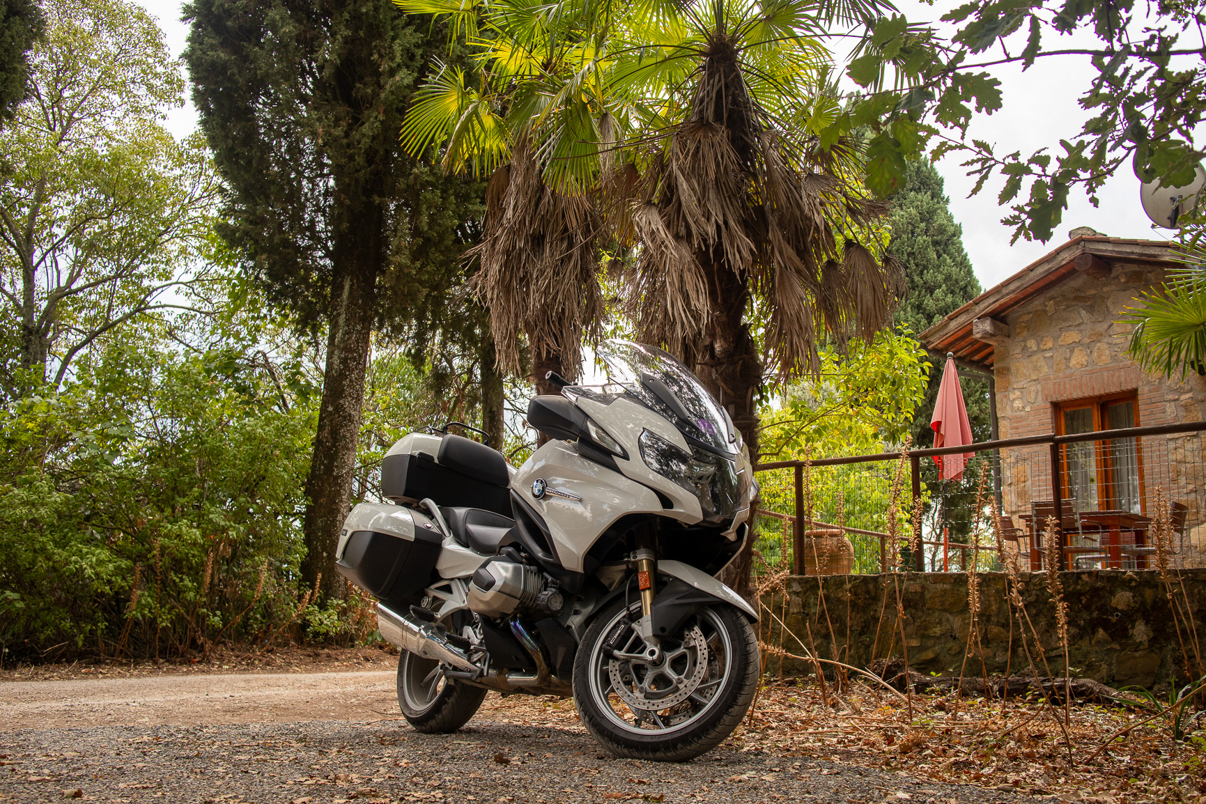 Paolo's farmhouse is so peaceful, tucked away among Vineyards and Olive Groves some 2km's from the road.