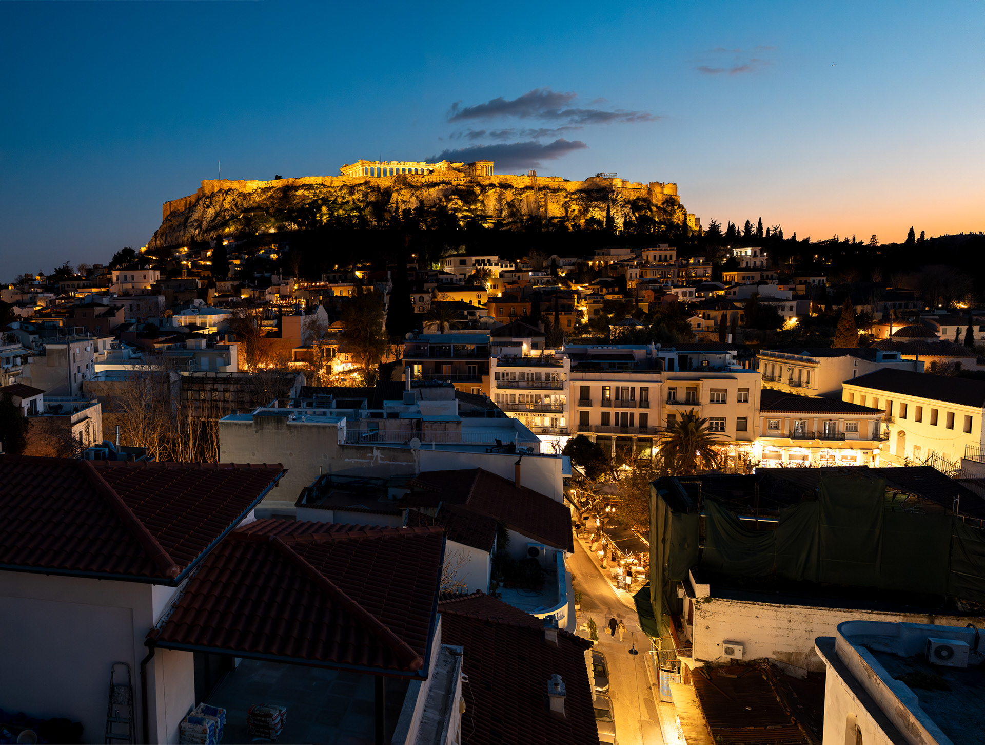 Sunset brought the Acropolis to life! 