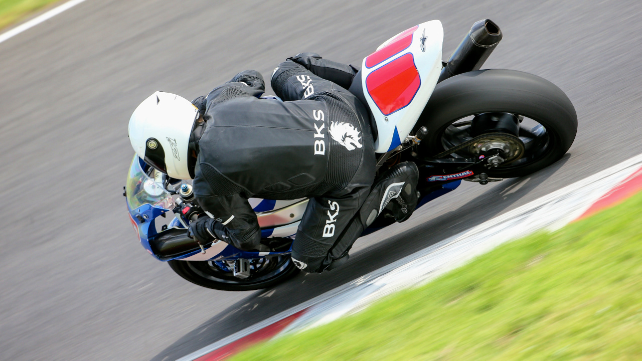 Just for interest, a couple of images of the Suzuki GSXR750 Race Bike, here at Cadwell Park 12 years ago,