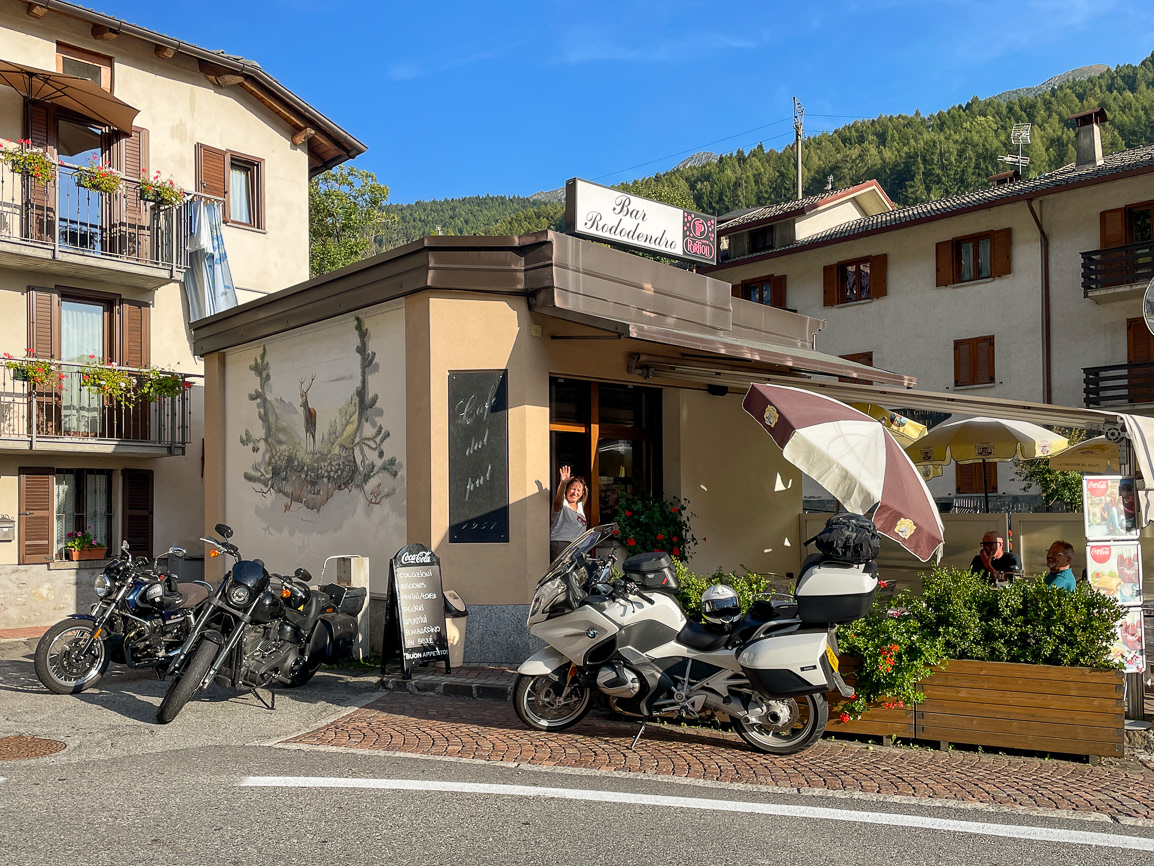 Nice cafe stop!!