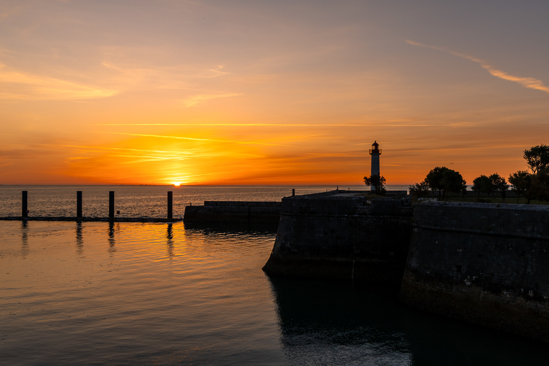 Sun breaks over the horizon! 