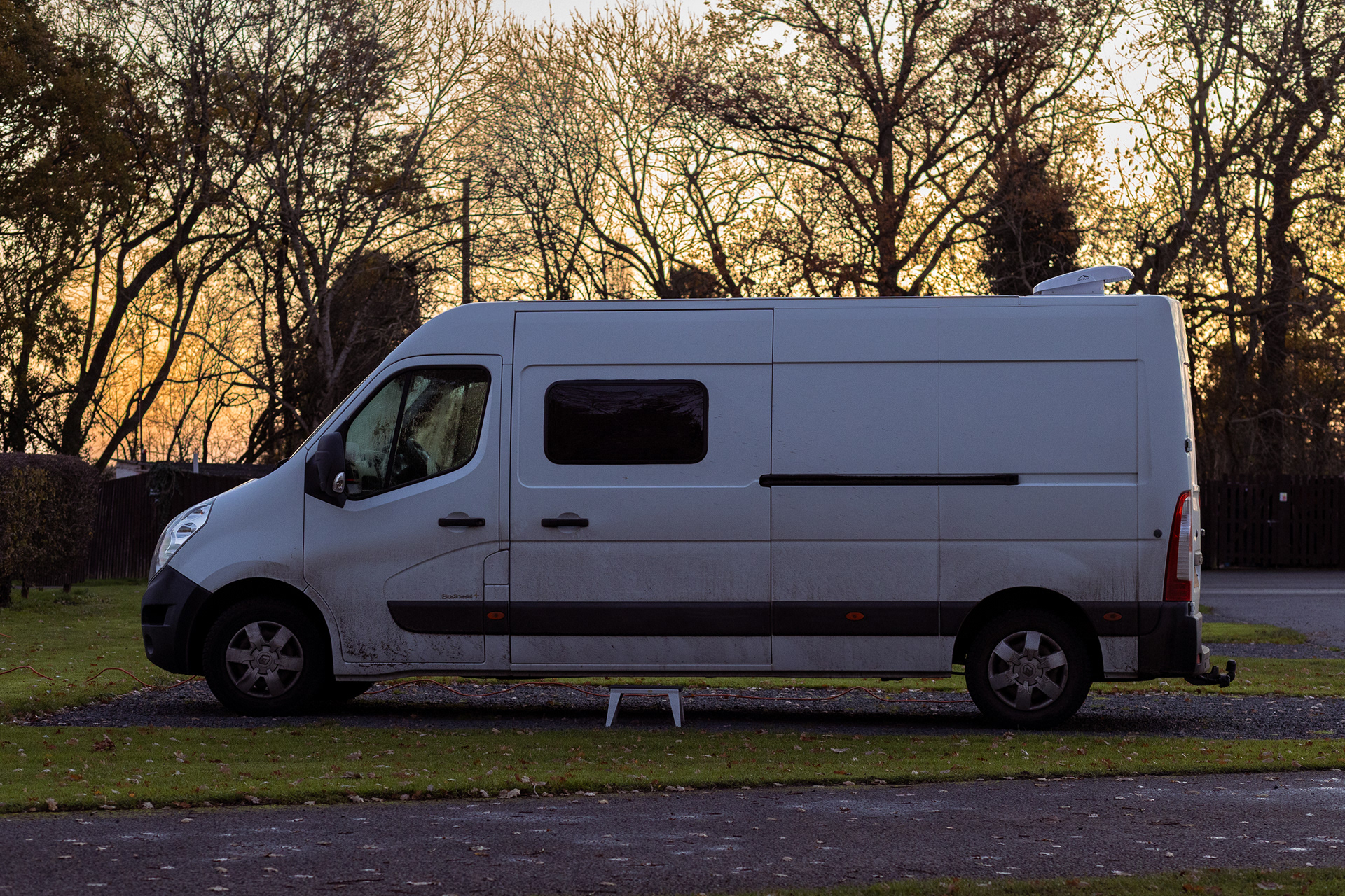 First cold night in the van, -1 outside, too hot inside hence the rood vent was opened in the middle of the night! 