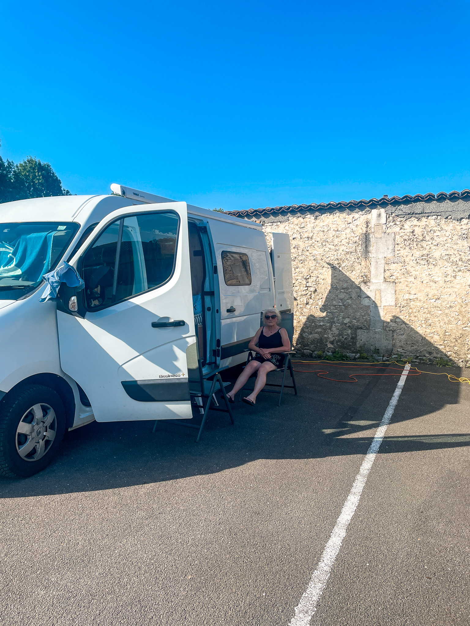 Pitched up in an Aire de Campingcar in Cognac for the night! Jeez this was hot, a walled courtyard, fully tarmaced meant nearly 40º's - phew! 