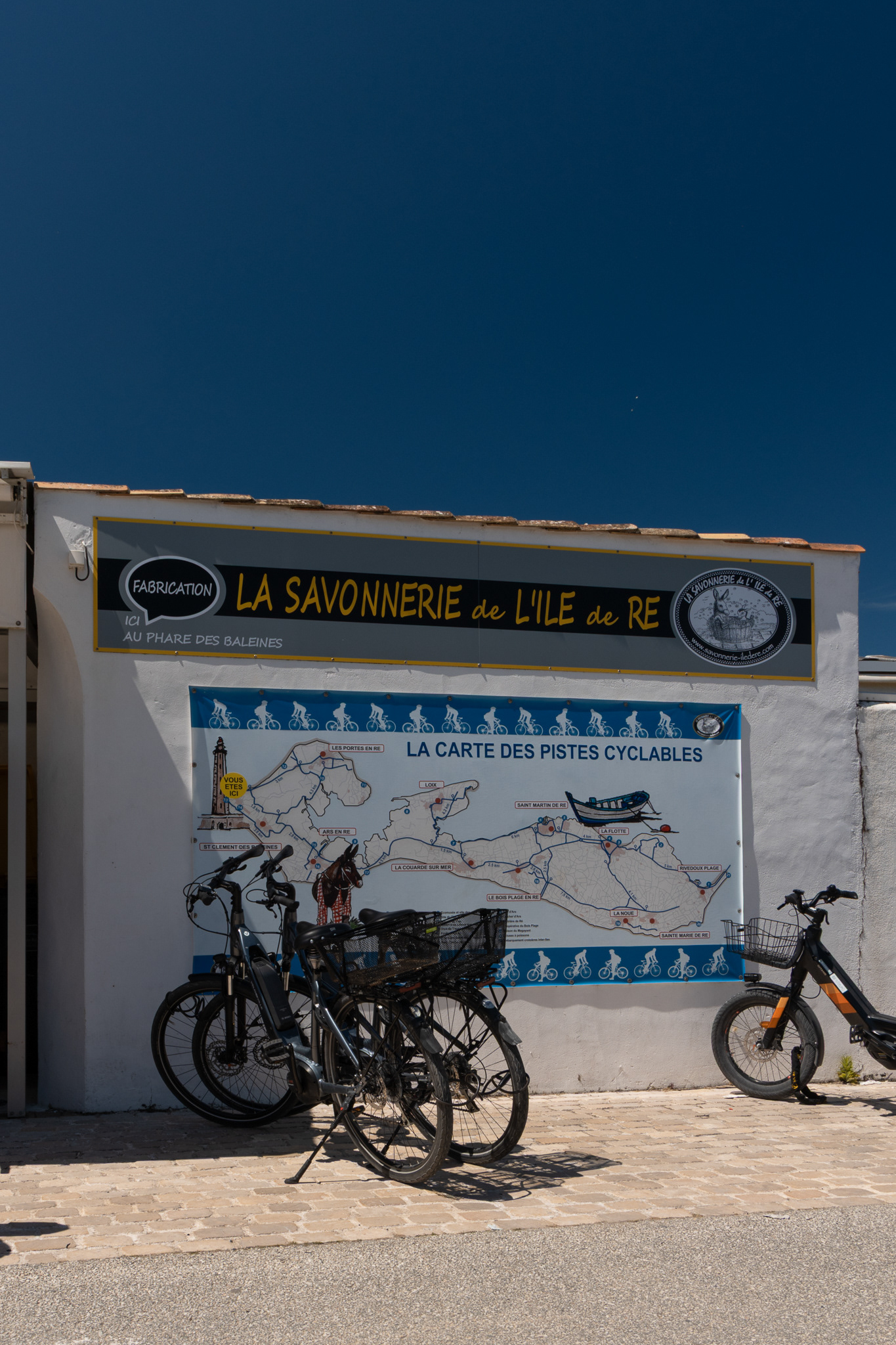 Parking up by Phare des Baleines 