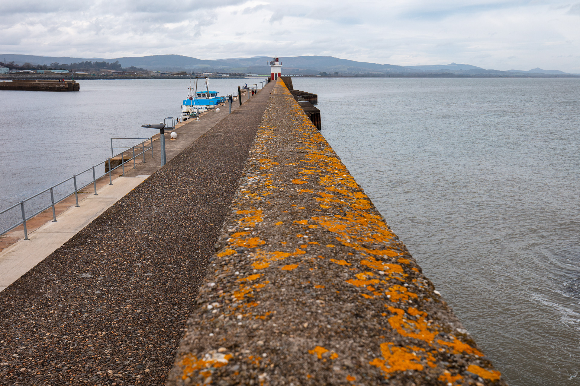Wicklow Harbour Arm an Lighthouse