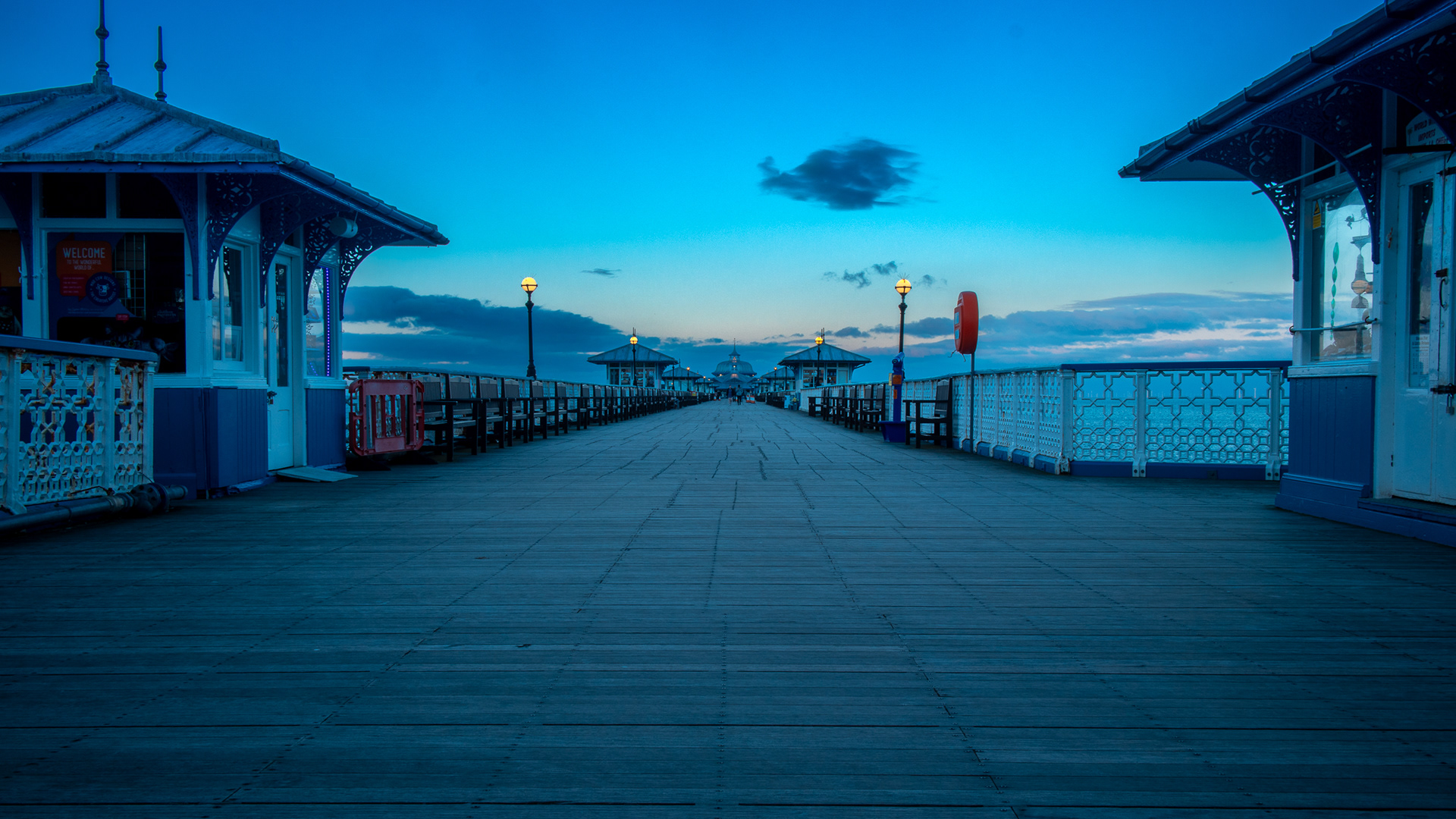A night in North Wales before catching the early morning ferry to Ireland - Llandudno Pier 