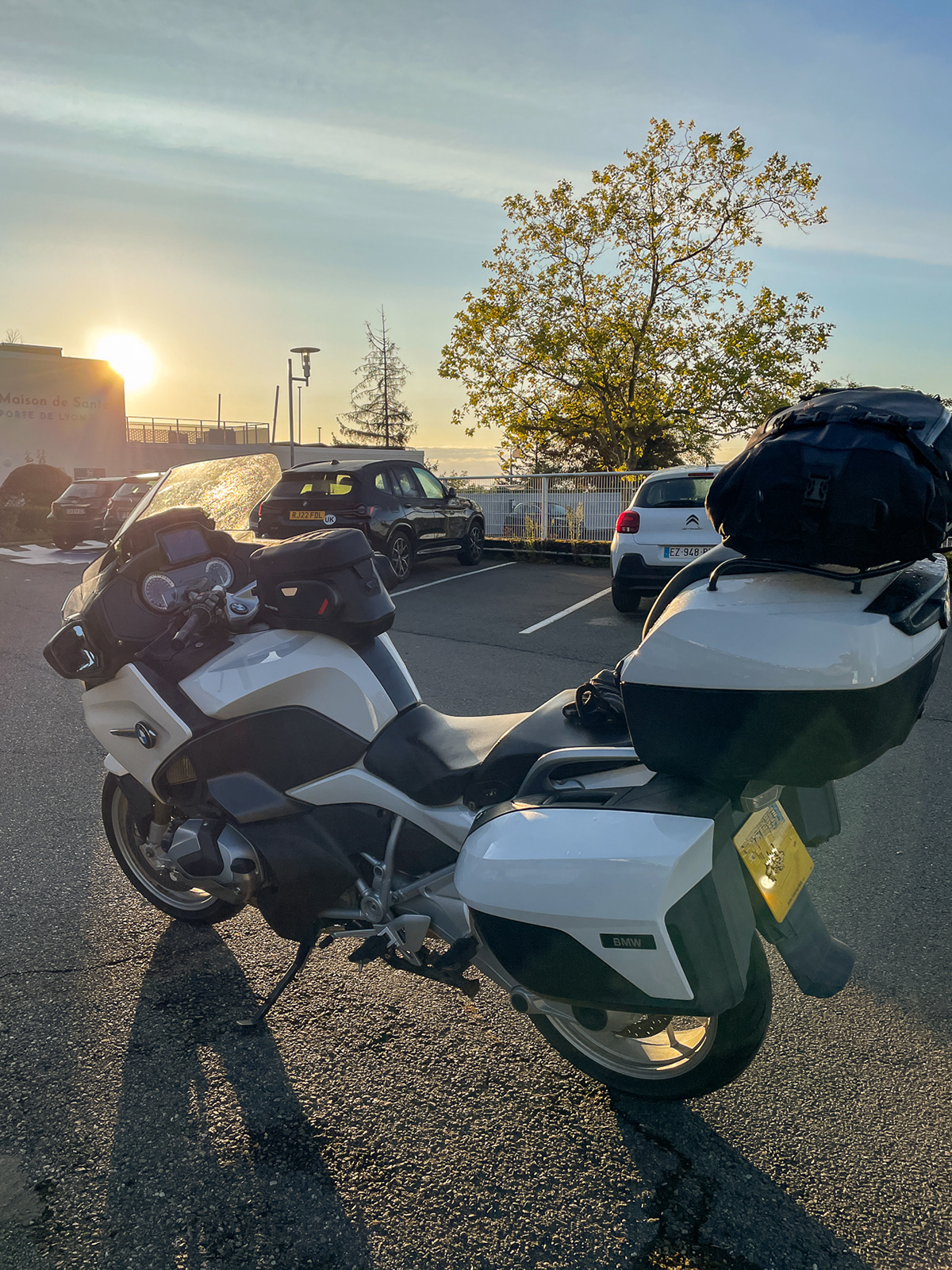 Lyon - Seeing the sun on Saturday morning was nice, but the forecast was for more Rain on Sunday, so home bound we were! 