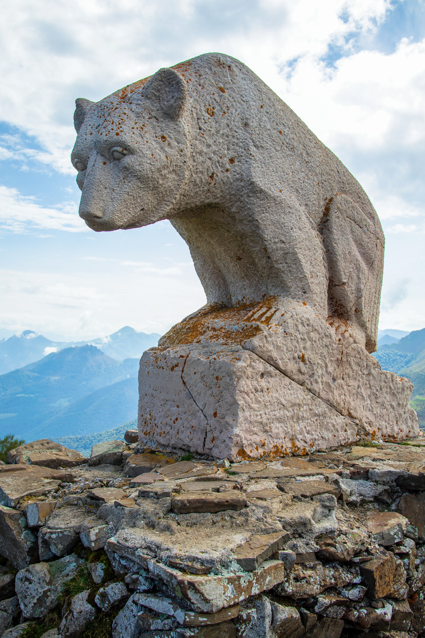 Oso Pardo - A monument to recognise the conservation program for the European Brown Bears that inhabit these mountains.