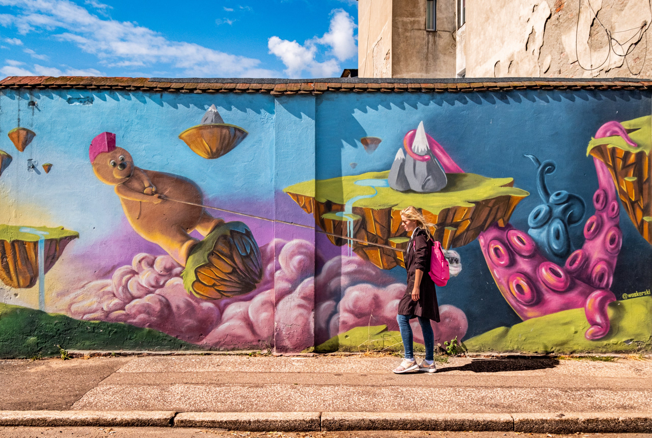 Mural przy ul. Podolskiej by Woskierski