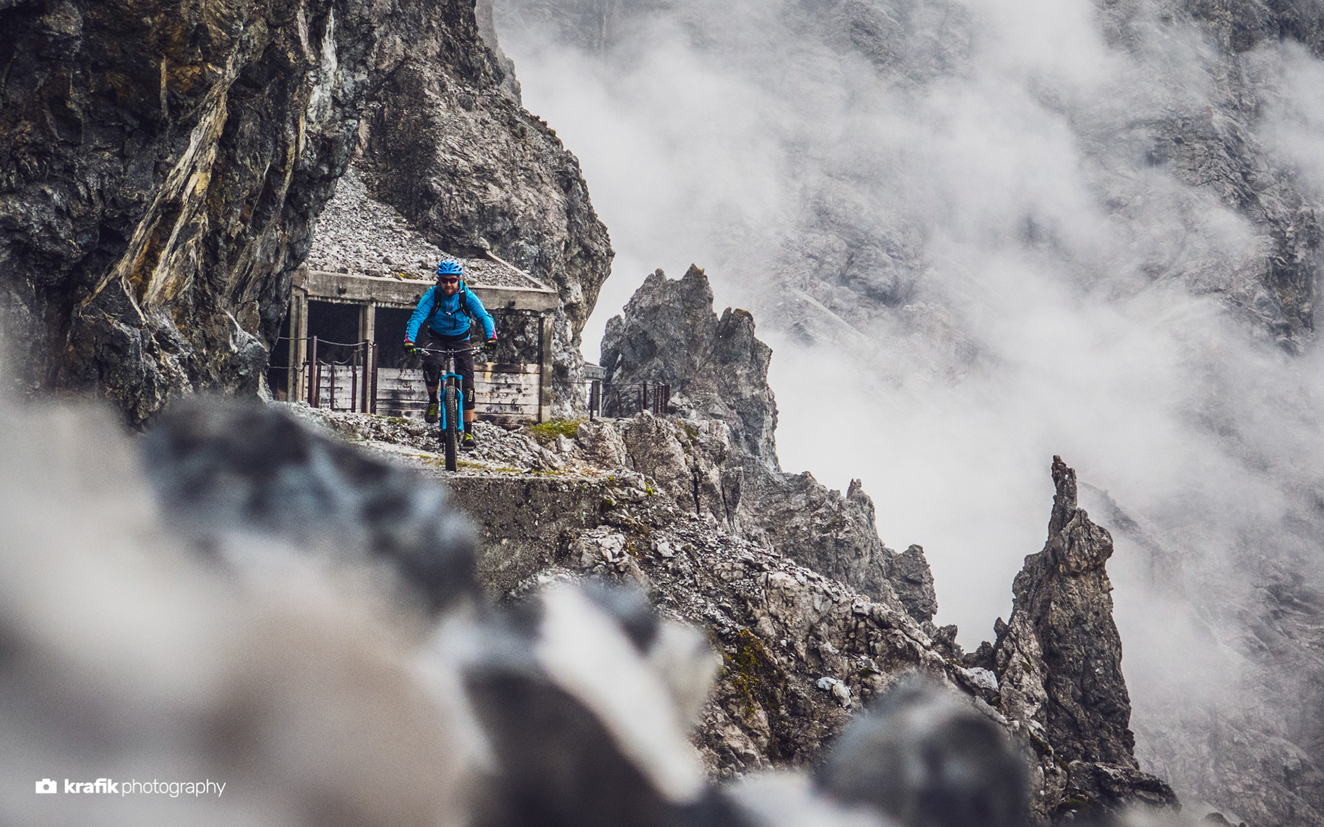 Mountainbiker - Felsenweg Parsenn Davos Switzerland