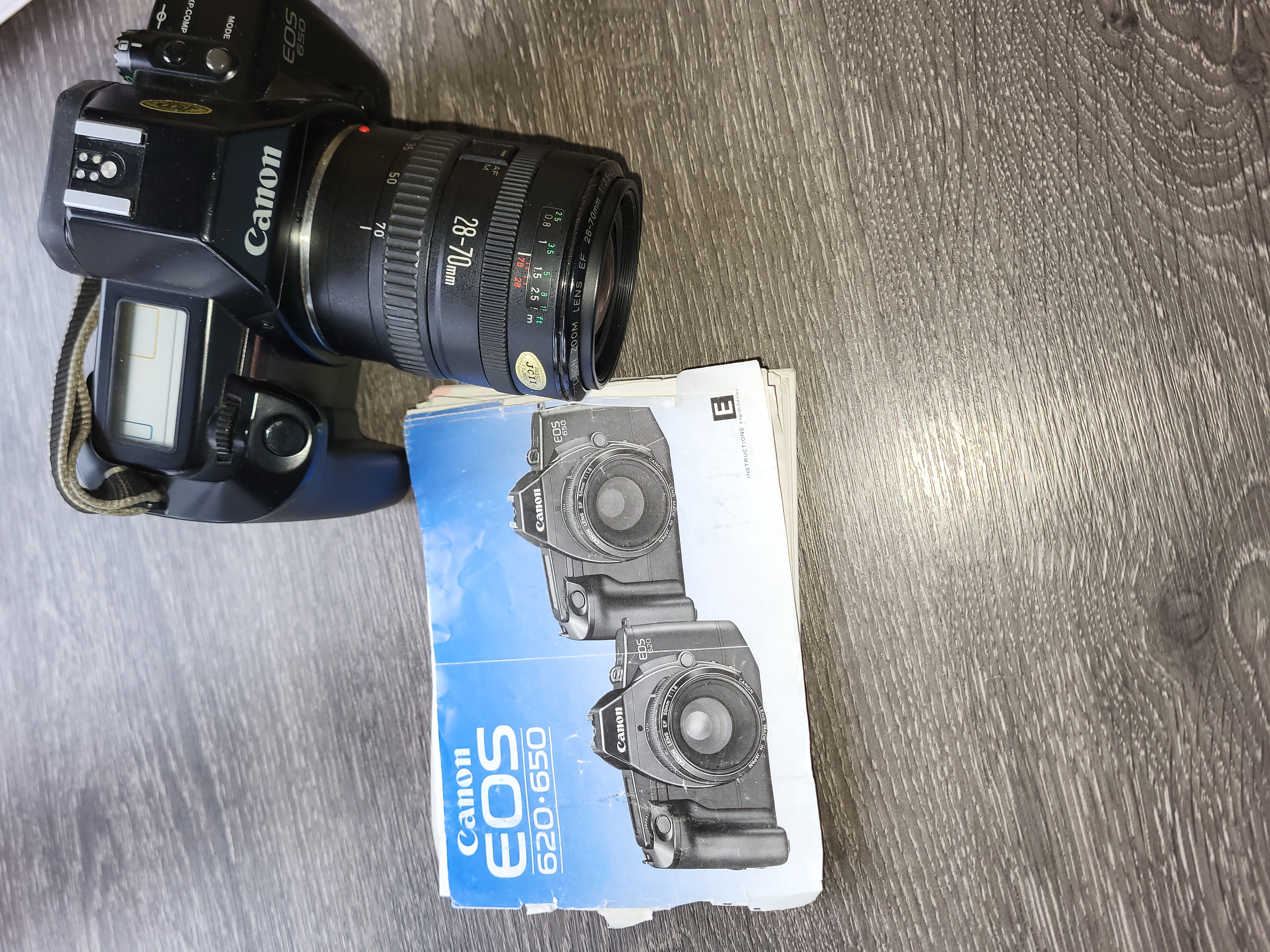 Canon EOS650 35mm Film Camera with User Manual and 28-70 f3.5-4.5 EF mount Lens