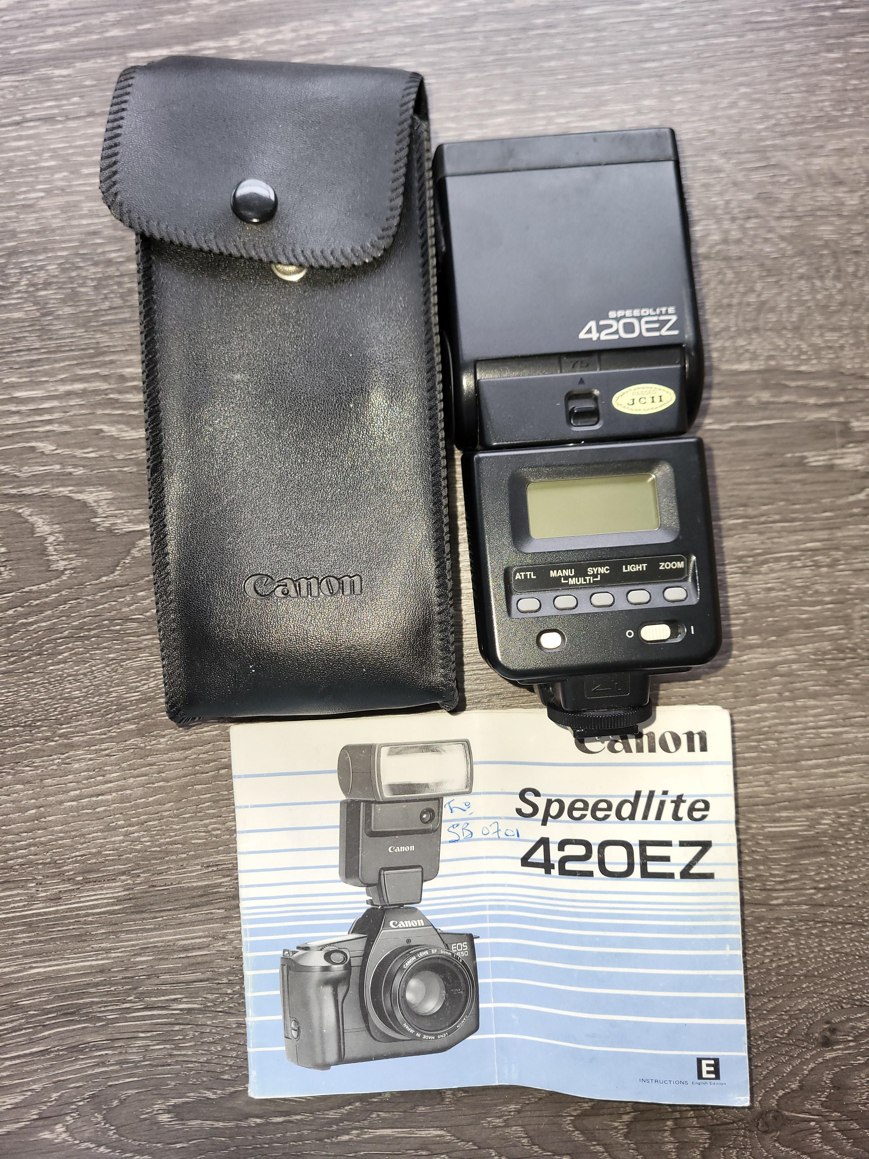 Canon 420EZ Speedlite with user manual and case. Low trigger voltage makes it suitable for modern Canon equipment.