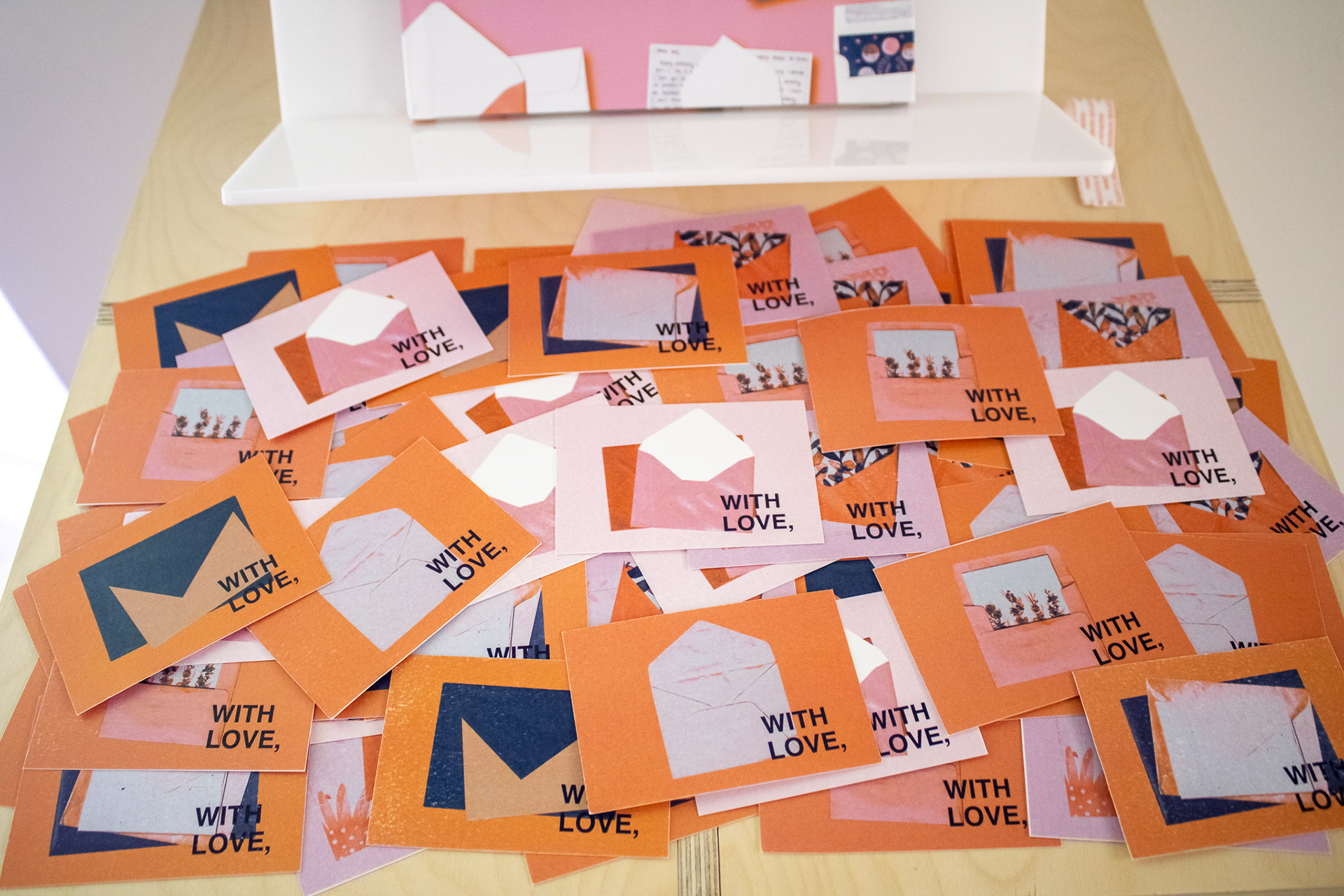 YES! Exhibition Display with Takeaway Cards