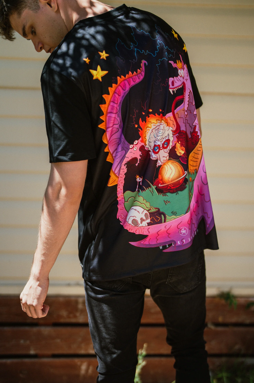 For a cool and comfy look, head straight for the M's Aždaha T-Shirt! This cotton-poly blend features 100% cotton on the front and sleeves for a soft, cozy feel, and 100% polyester on the back, with a fun print that'll show the world your playful side. Modeled on someone 189cm tall and wearing an L size - this T-Shirt is oversized and ready to roarrrr!