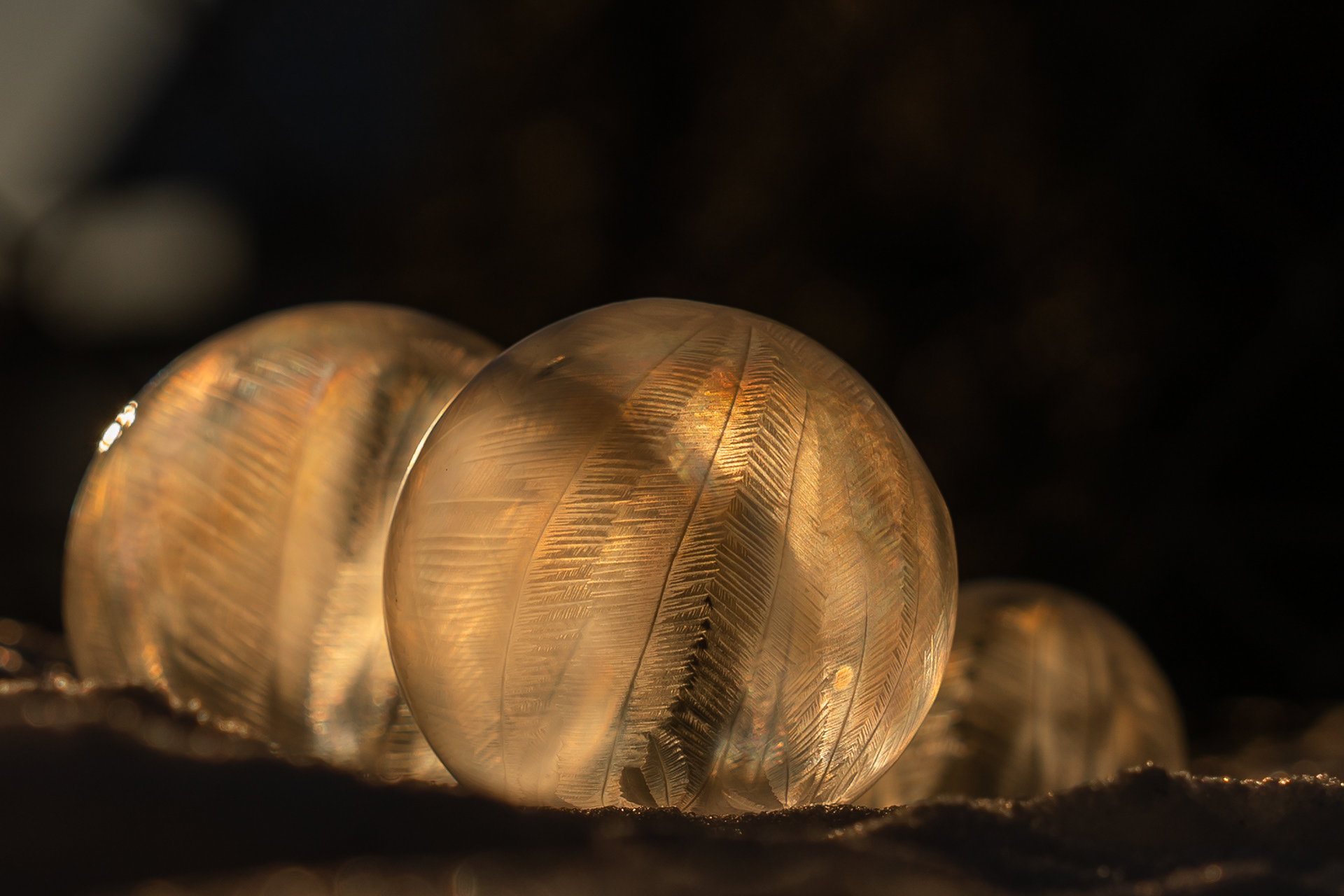 Gefrierende Seifenblase im Gegenlicht