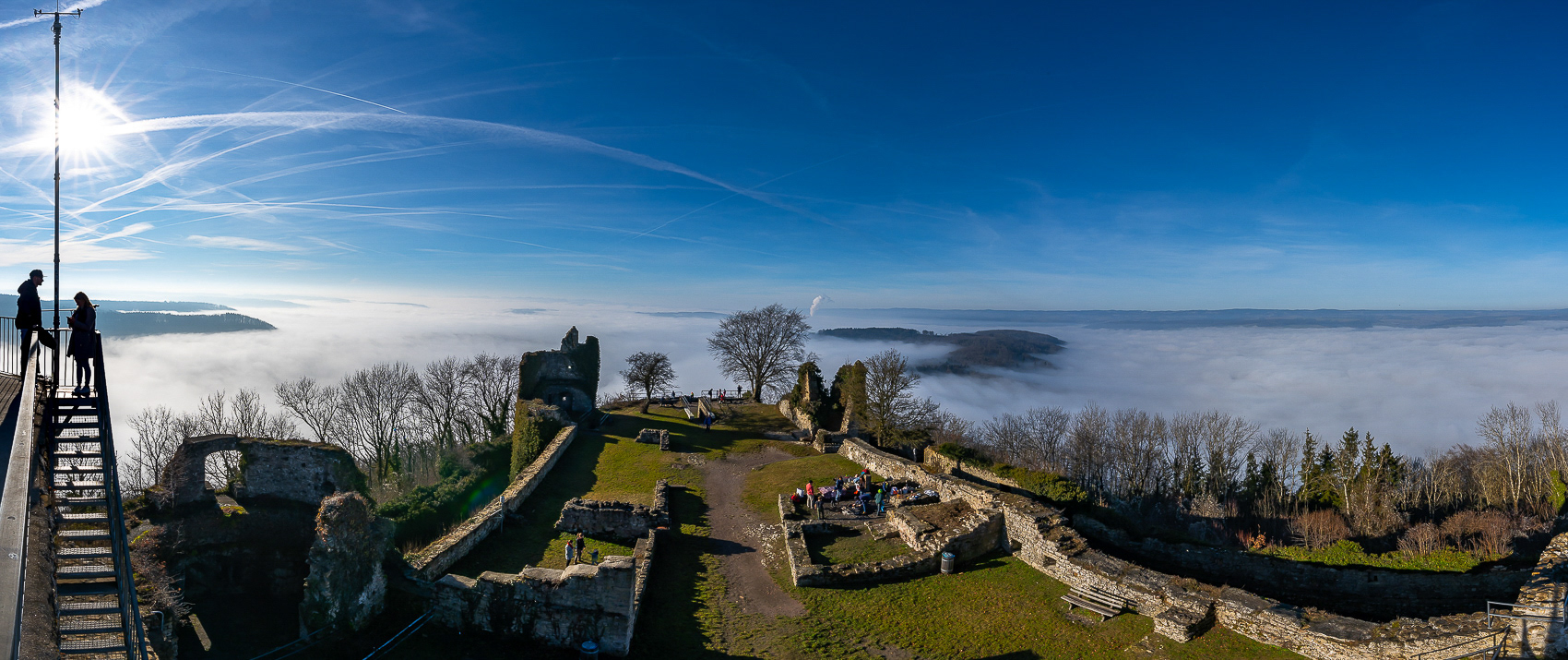 Düe Küssaburg über dem Nebel