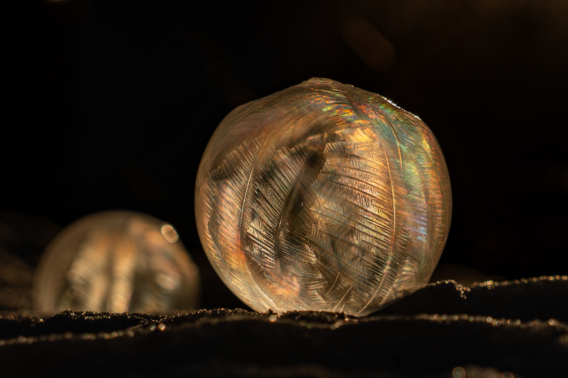 Gefrierende Seifenblase im Gegenlicht