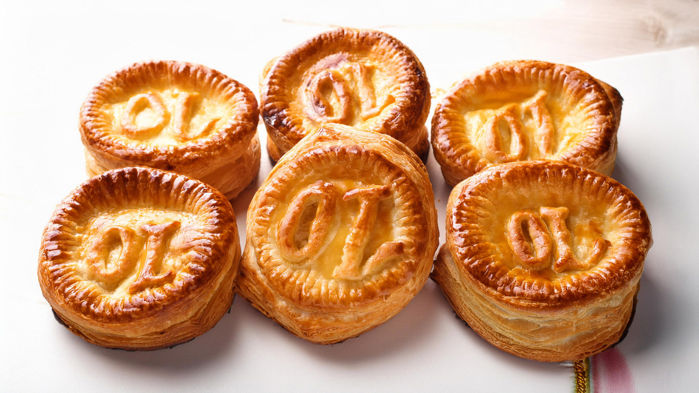 6 Baked Puff Pastries with 'OI' spelt. Made by Zeka