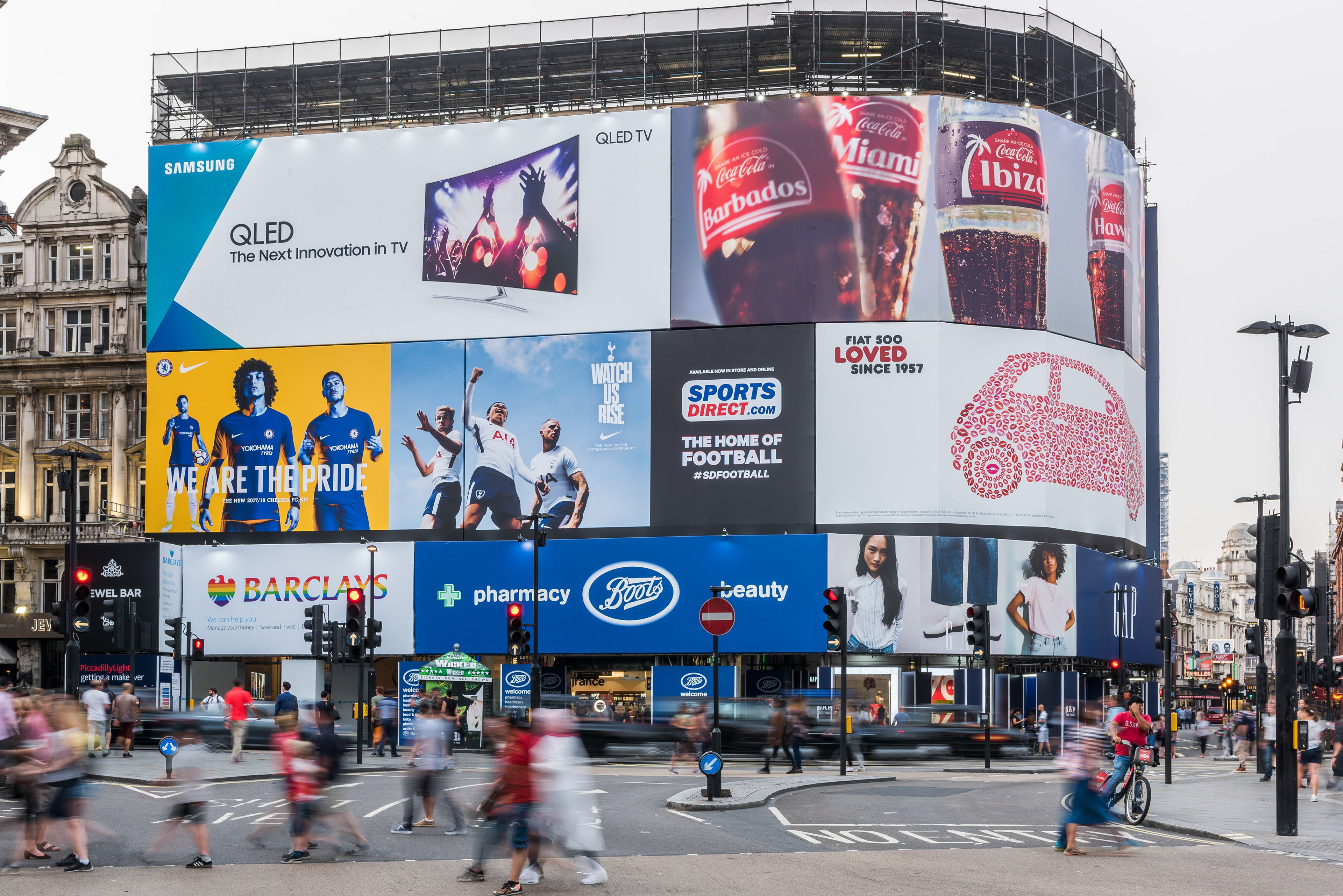 Sports Direct | OOH | Digital billboard | Artwork