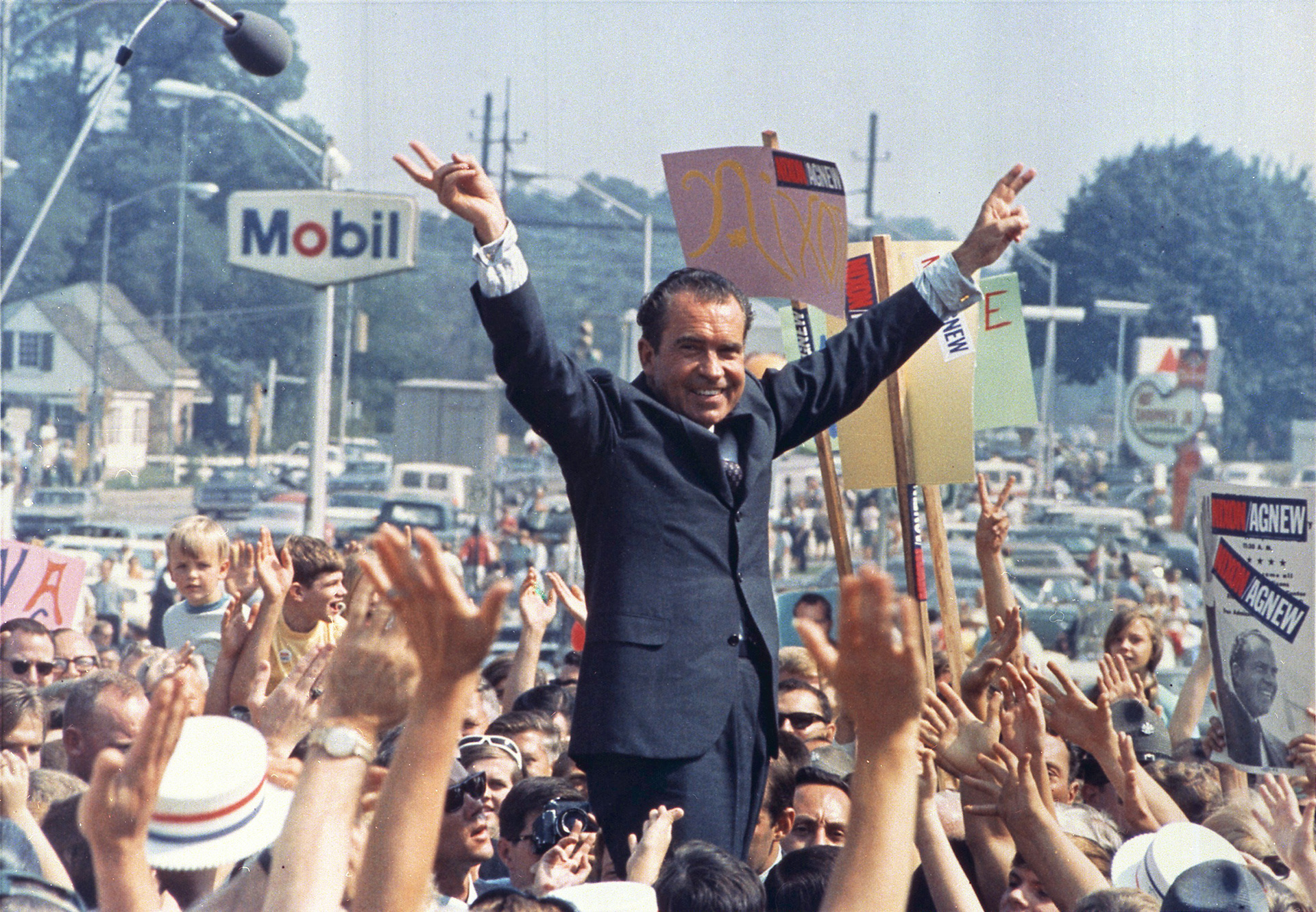 President Nixon during a campaign stop at a shopping center in Paoli, PA, 21 September 1972 (US National Archives, 37-WHPO-30-0184A)