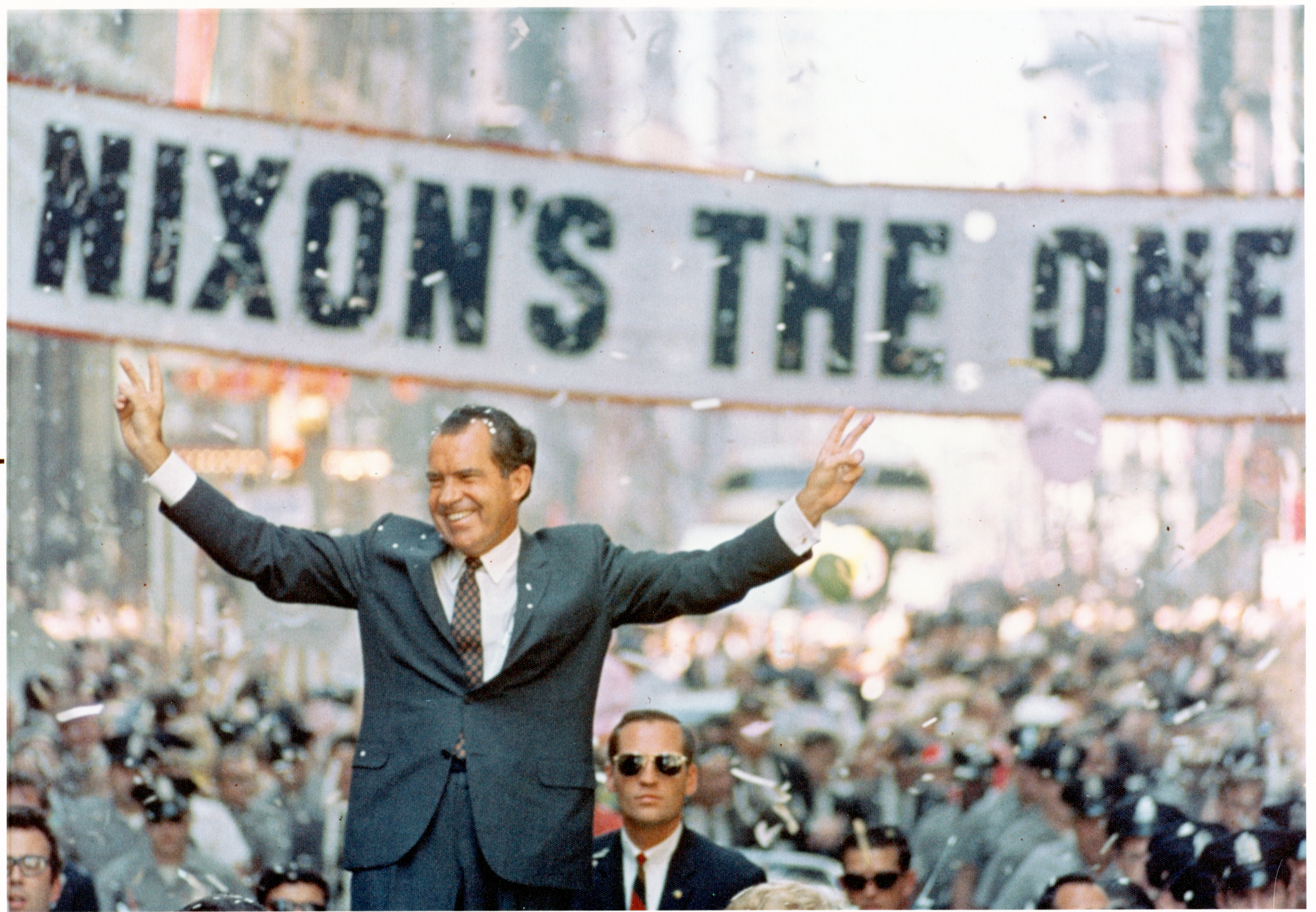 Presidential candidate Richard Nixon during 1968 campaign motorcade in Chicago (US National Archives, 37-WHPO-0866-01)