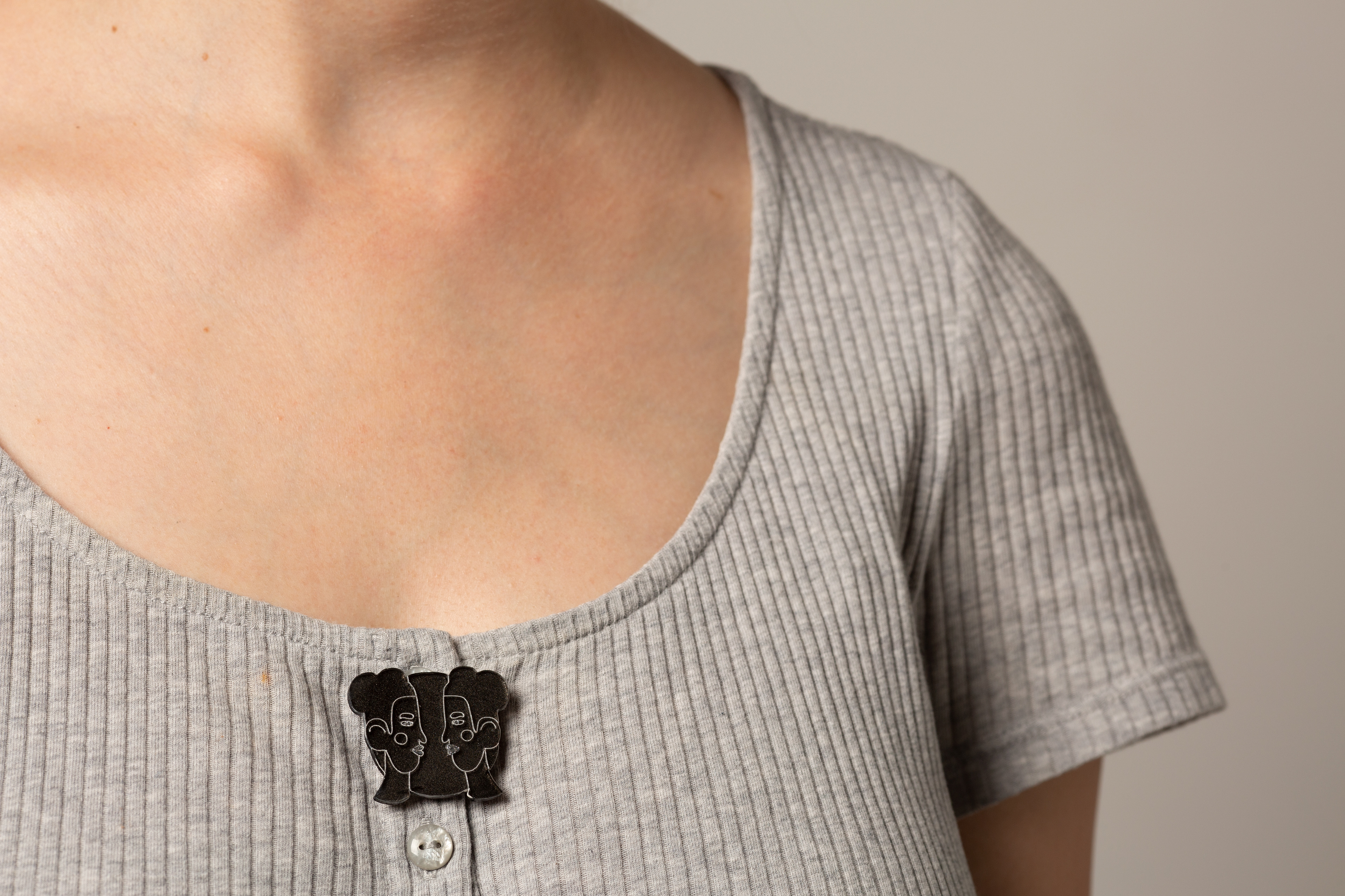 Gemini Pin in black/silver
