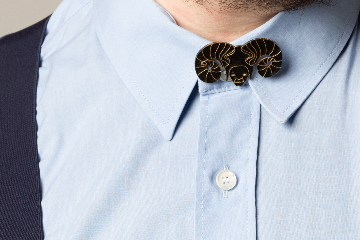 Aries Pin in black/gold