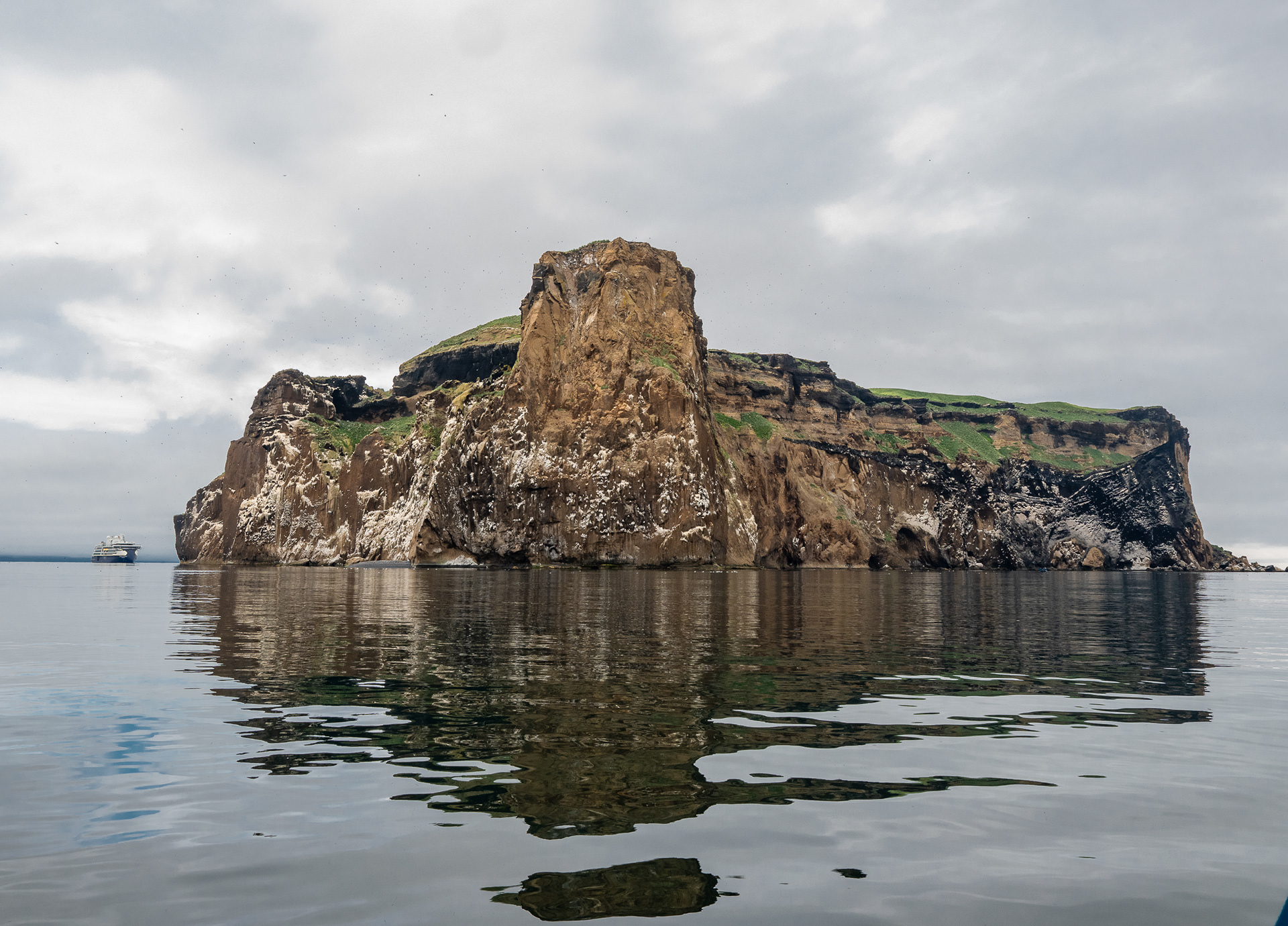 NatGeo "Endurance" off Drangey Island