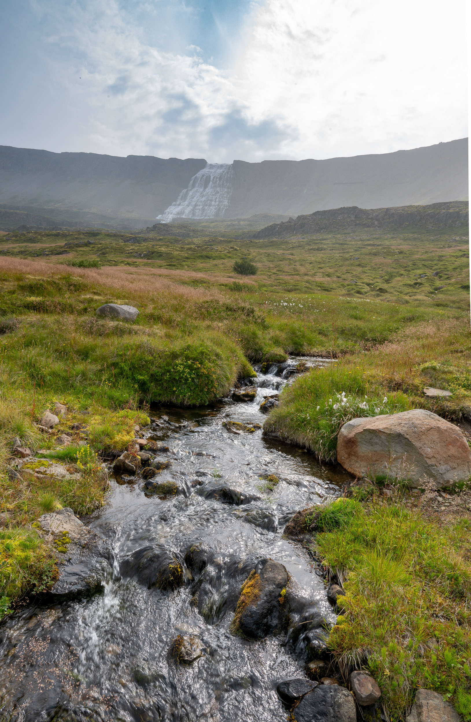 Dynjandisvogur ("thundering waterfall")
