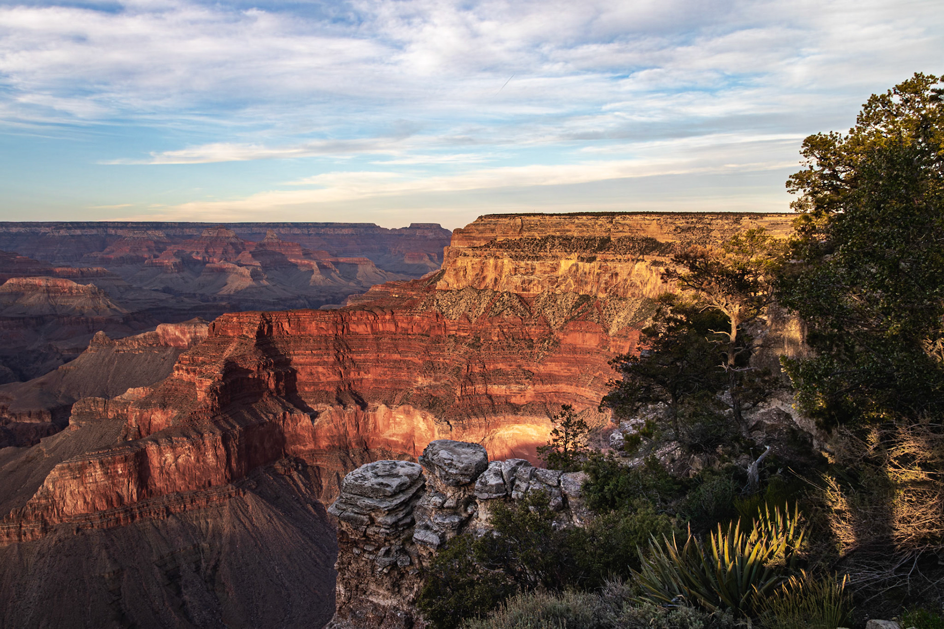 Early evening with the red colored cliff from trail edge s