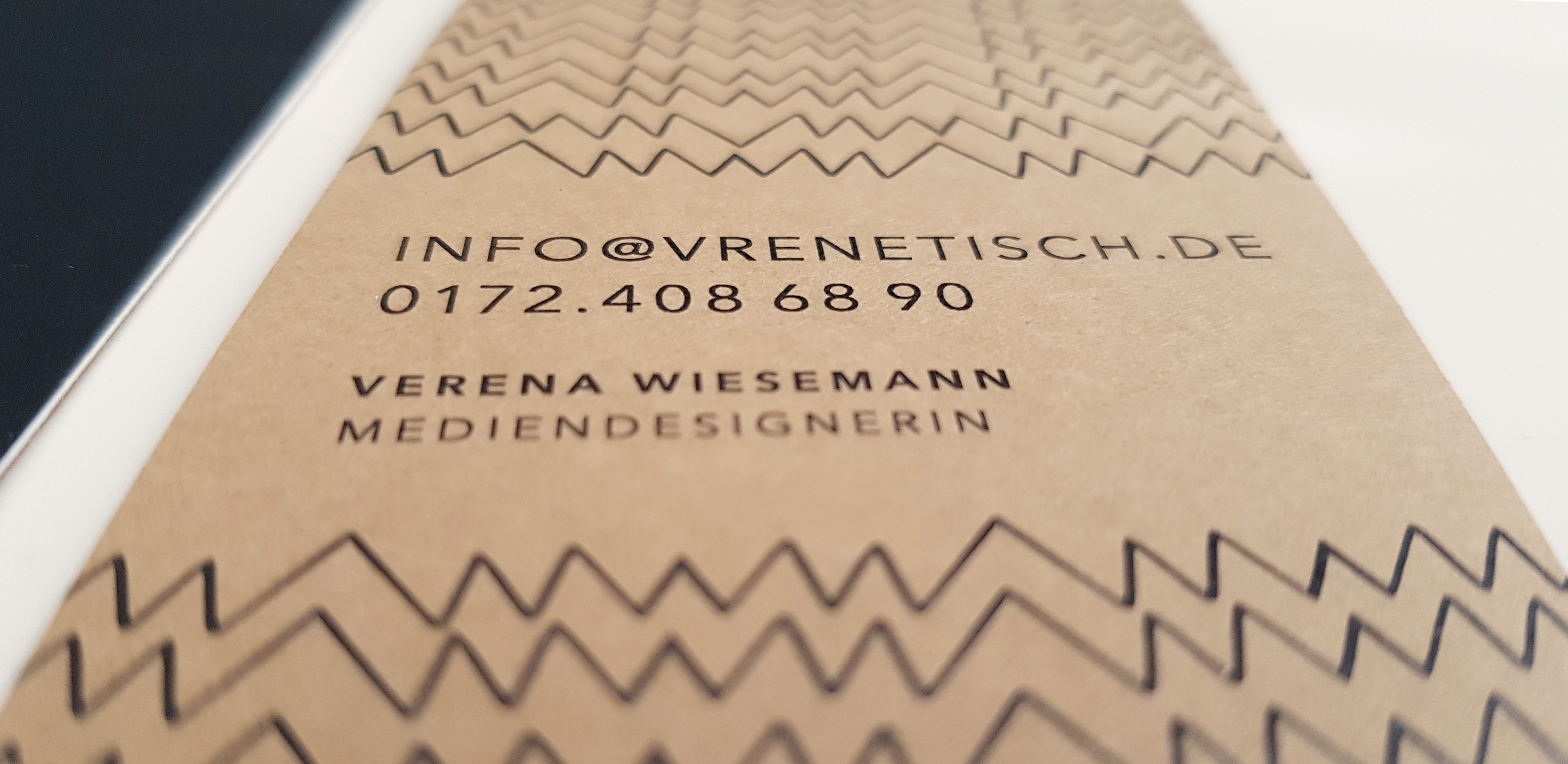 Visitenkarte Rückseite Vrenetisch (Wurzelkarton)