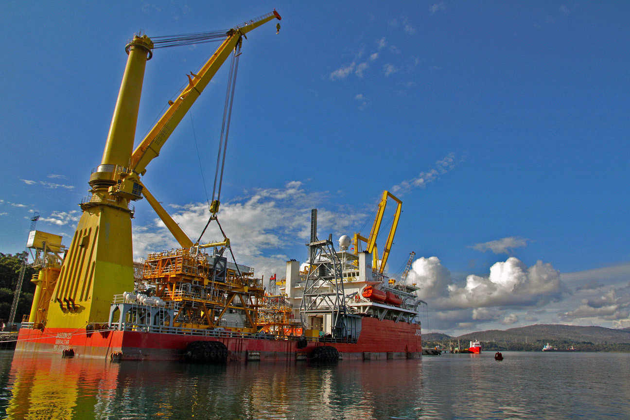 loading heavy lift