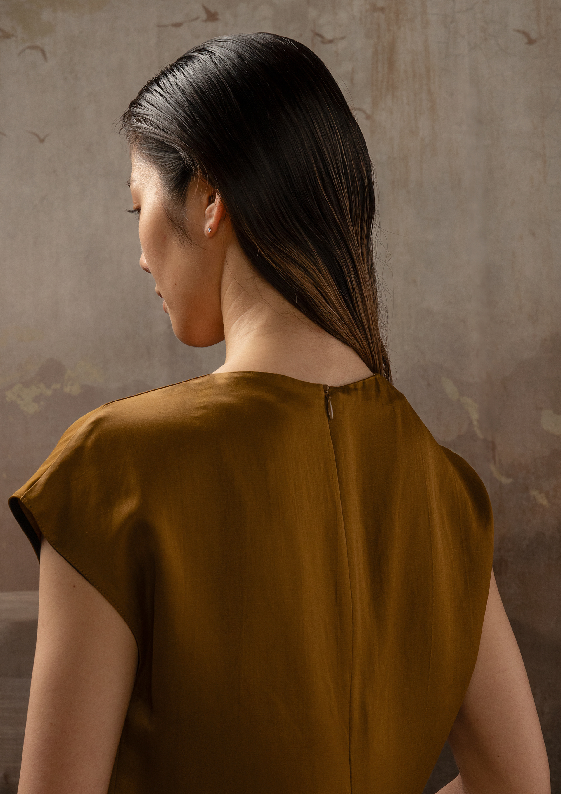 Fine art photography by Dai Scheffer, Dutch photographer, titled ‘Yuma’ A colorful portrait of a young ballet dancer in a dress, set against a Japanese-inspired background in warm ochre tones. Limited luxury editions printed on Hahnemühle Baryta Pearl, available exclusively through Lindenbaum Gallery. Exhibited internationally and available for sale at select art fairs.