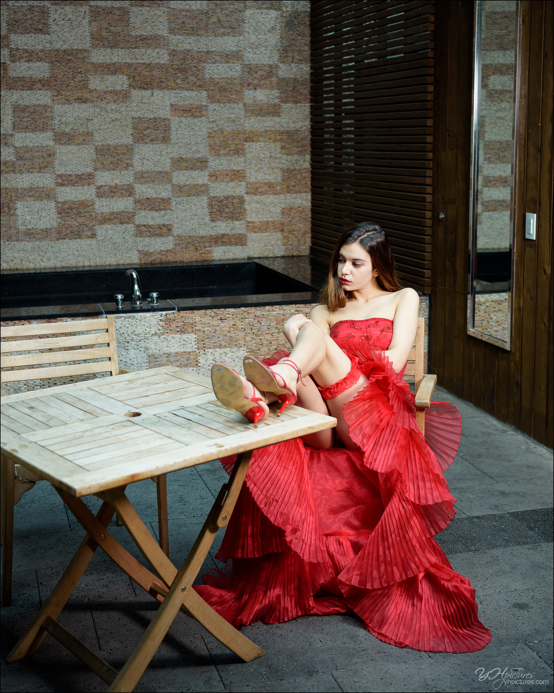 Fatima05YU290842_01HI │ D810 │ B1