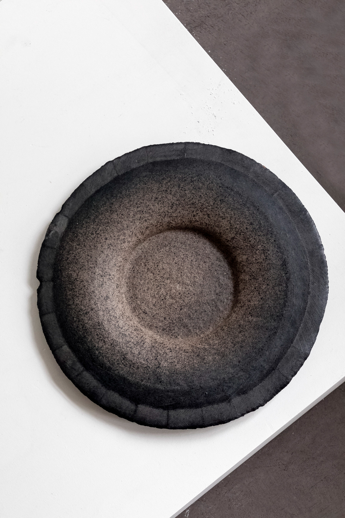 Plateau noir Saturne 3 800€