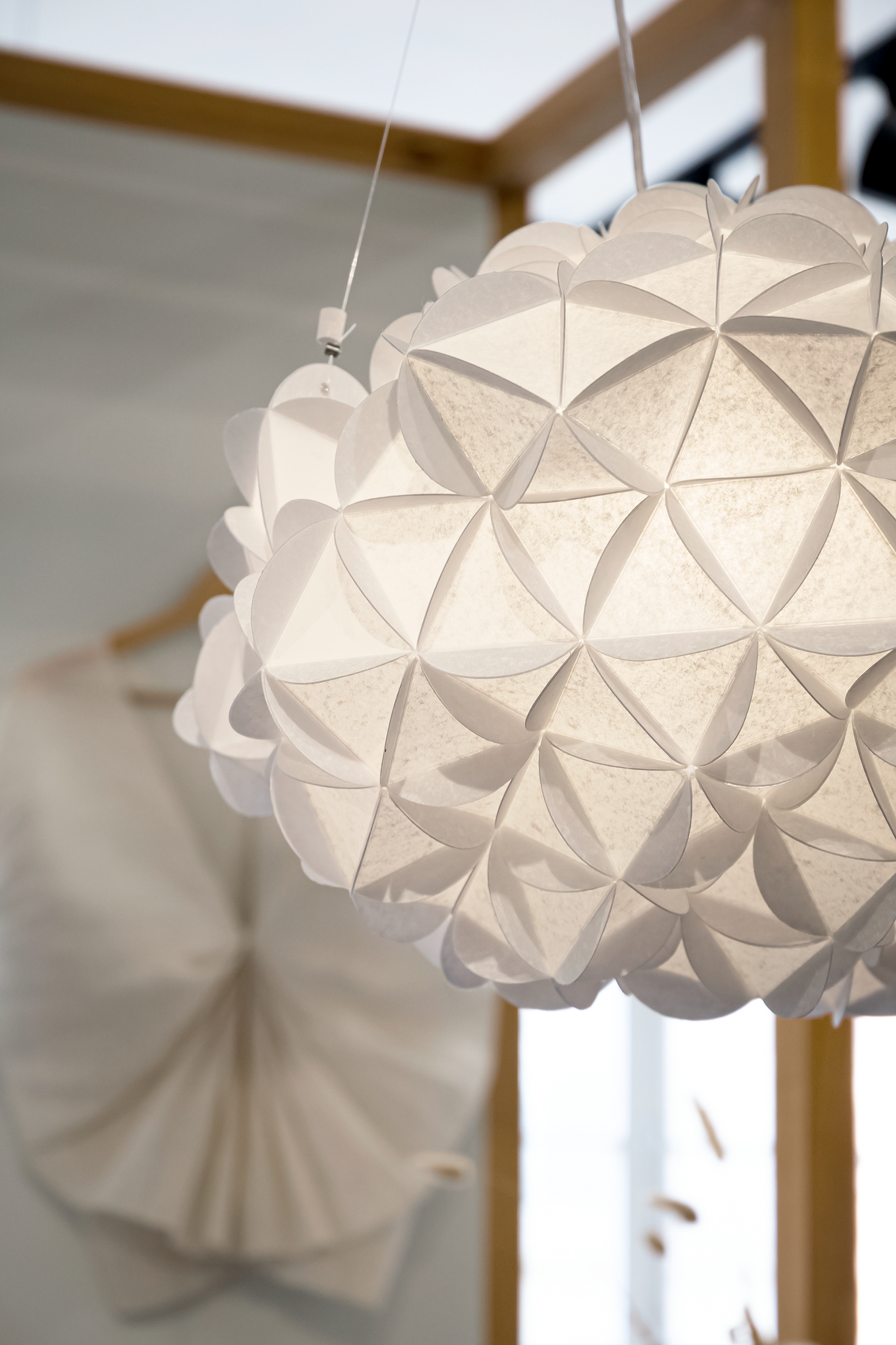 Suspension nuage Alcove Halifax blanc moucheté Taille S 400€ / Taille M. 495€ / Taille L. 660€