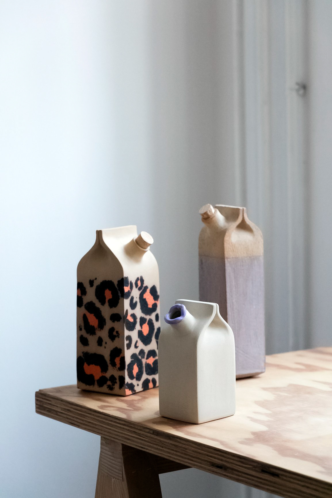 Brique 0.5L. bouche violette 140€ / Brique 1.5L. Léopard 190€ / Brique 1L. rousse email mat 145€