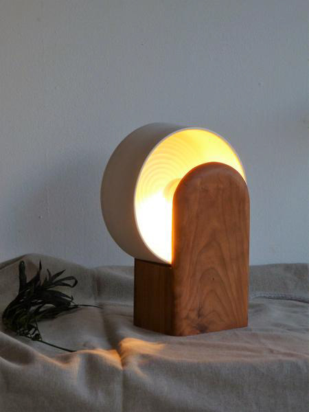Lampe à poser - Porcelaine & merisier - 210€