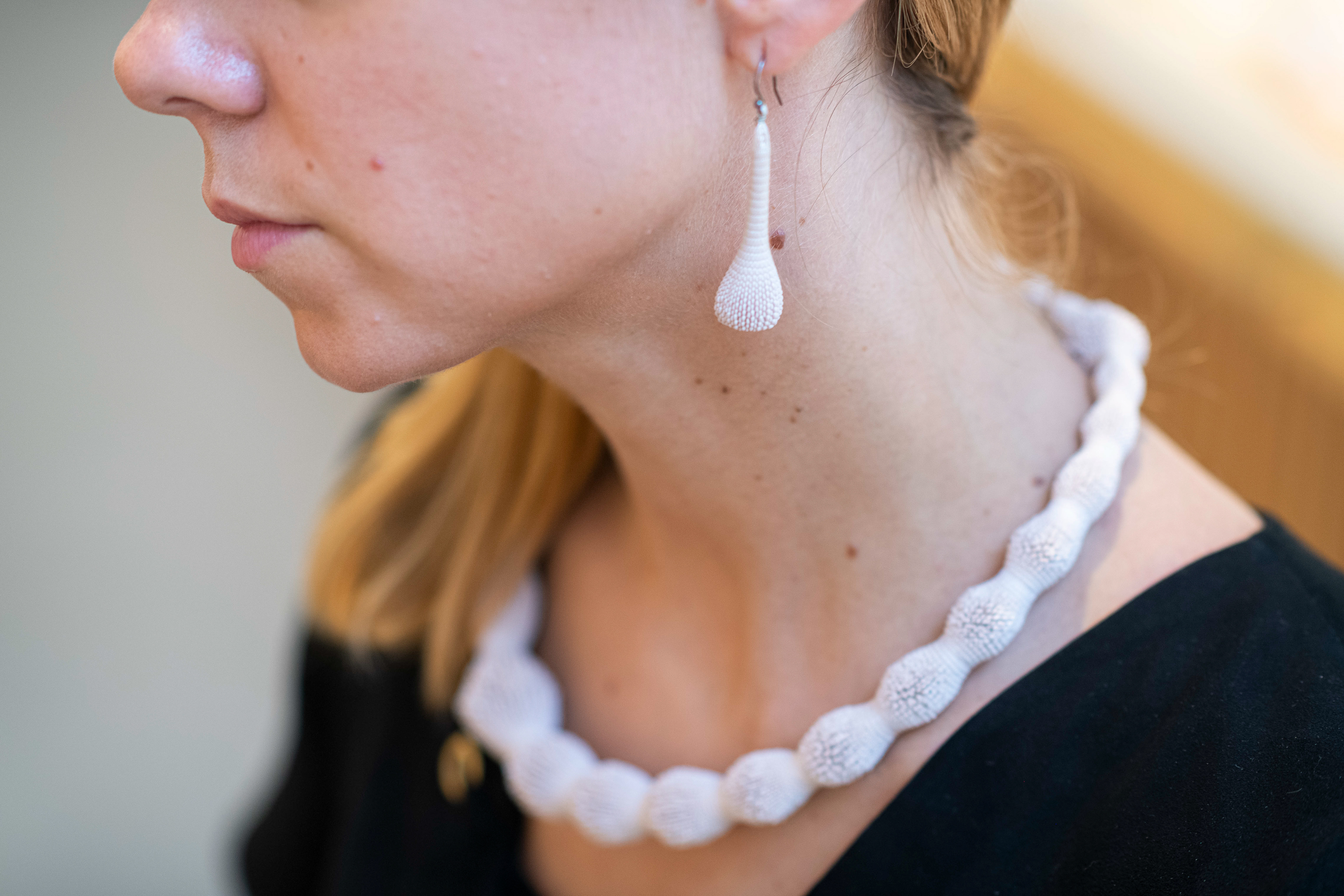 Boucles d'oreilles CLOCHETTE Simple Pink 100€ / Collier tour de cou 148€