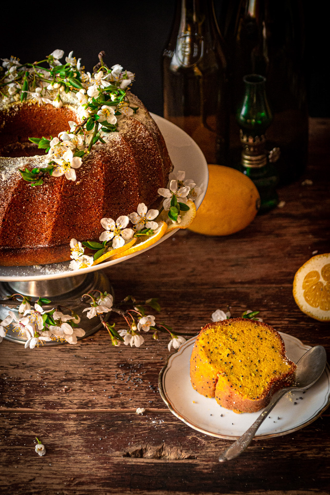 LEMON POPPYSEED BUNDT CAKE SLICE