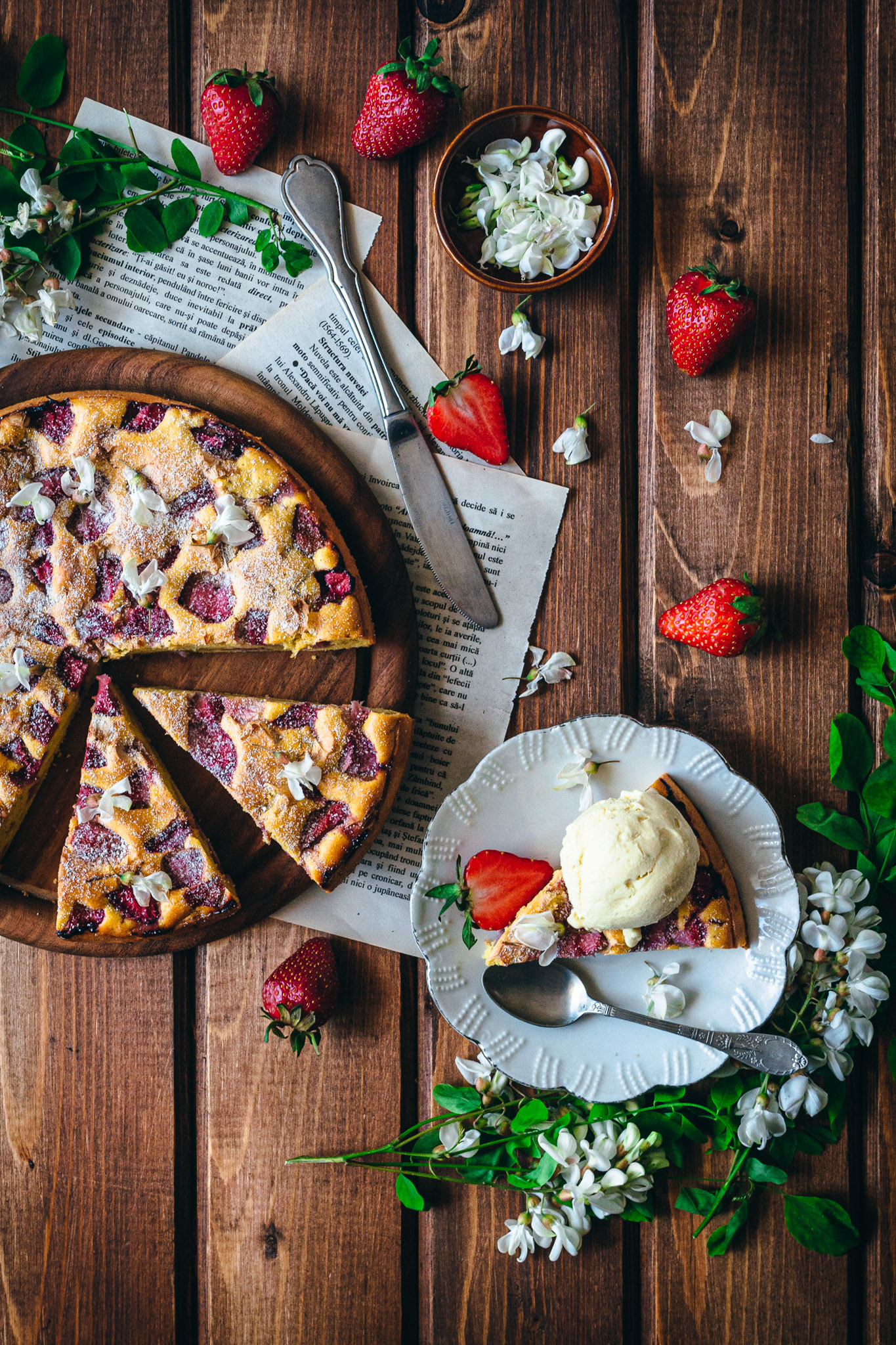 TRAWBERIES ACACIA FLOWERS SPONGE CAKE WITH ICECREAM