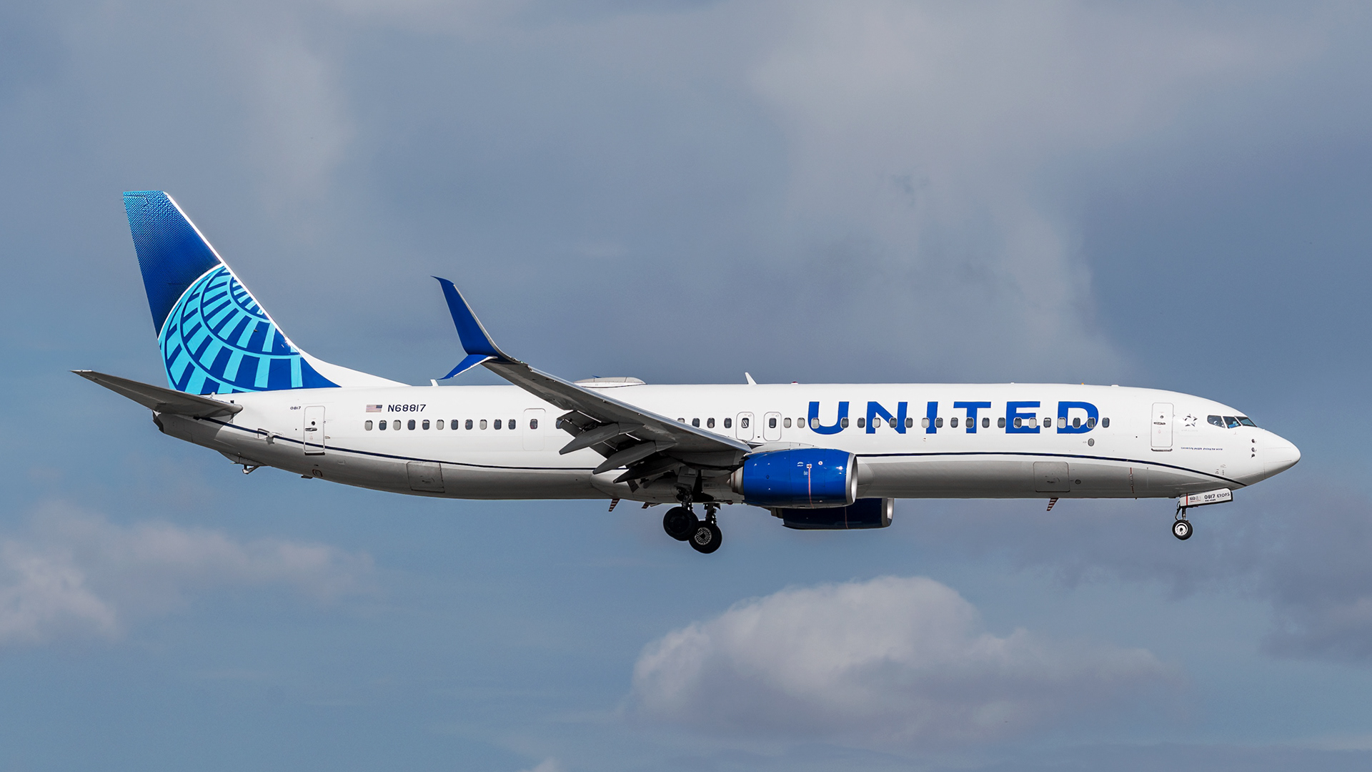 N68817-United Airlines-Boeing 737-924ER(WL)-DFW_KDFW
