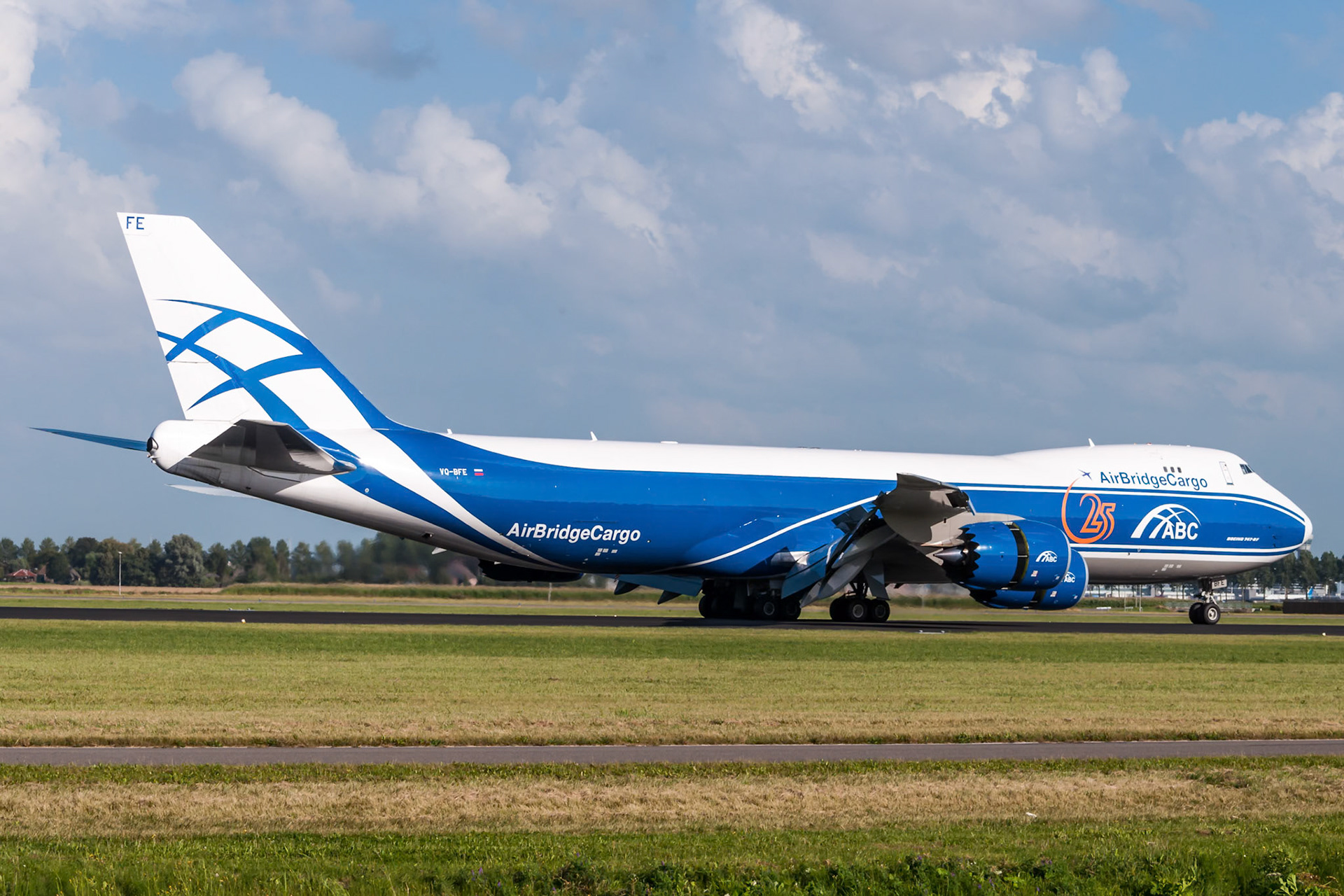 AMS - VQ-BFE Boeing 747-8F