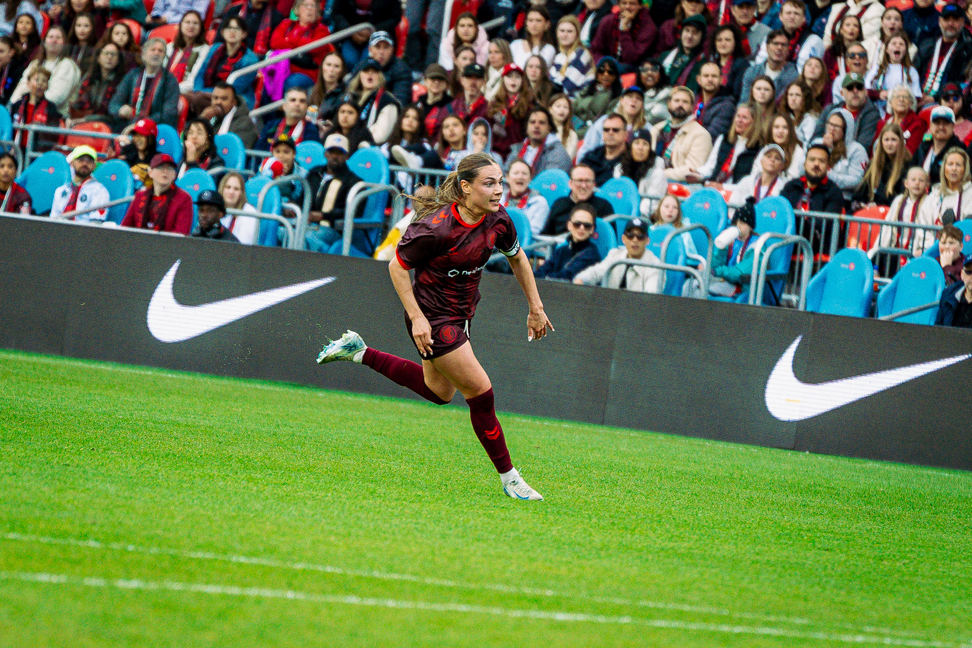 Emma Regan playing for the AFC Toronto at the bmo field
